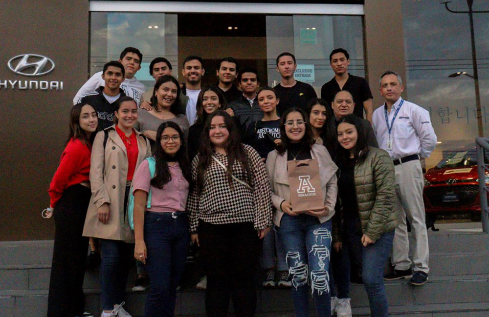 2 / 5 - Escuela de Administración y Dirección de Empresas Visita Hyundai Xalapa