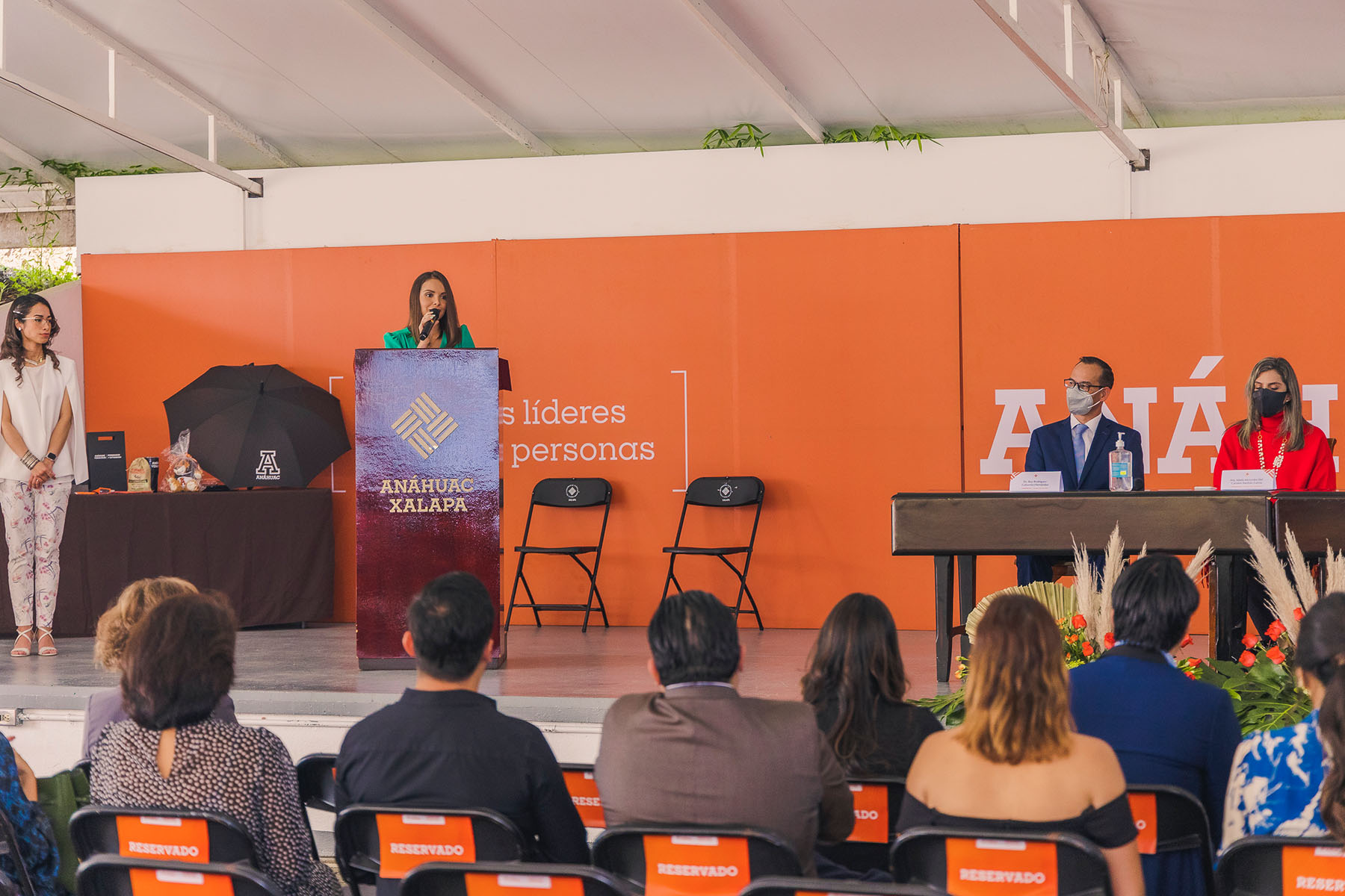 1 / 41 - Un Nuevo Grupo de Líderes Anáhuac Culmina sus Estudios de Diplomado