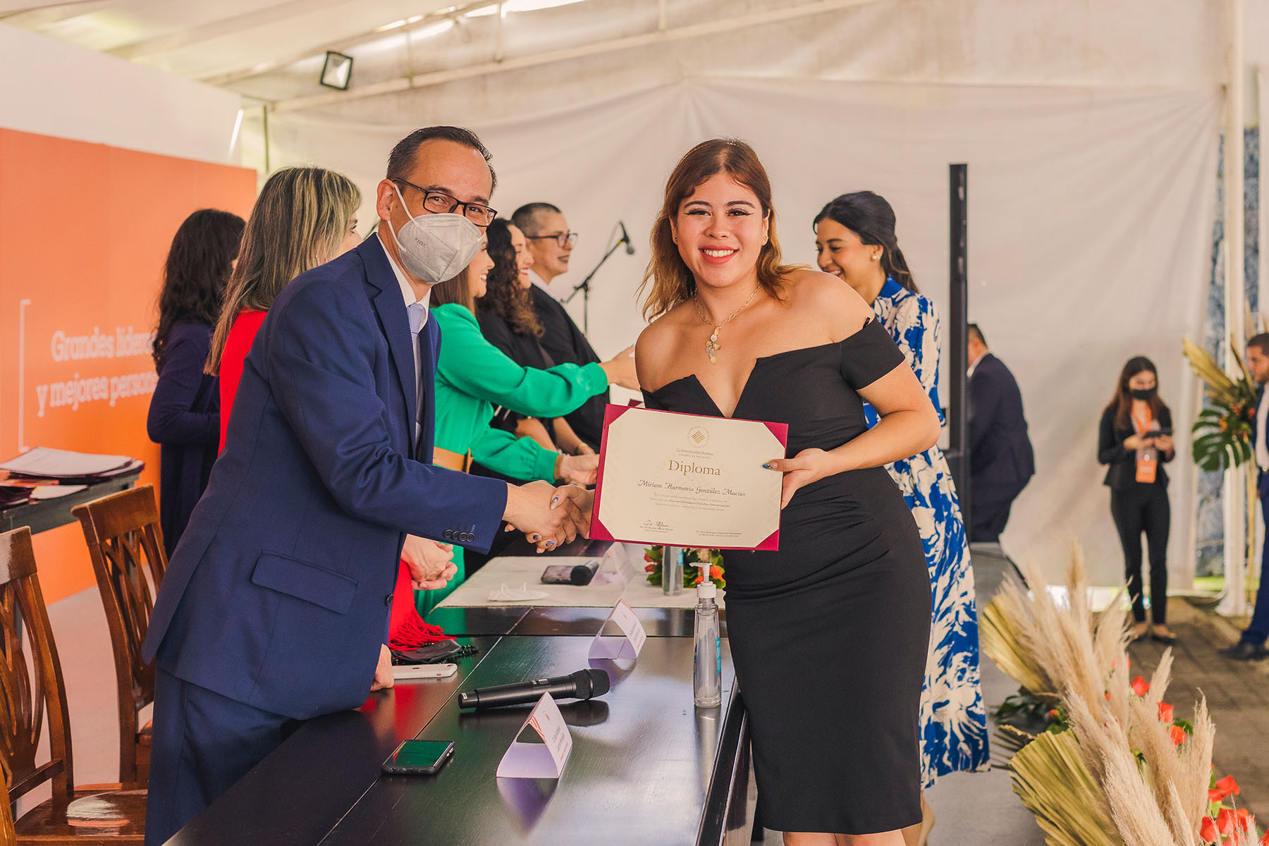 17 / 41 - Un Nuevo Grupo de Líderes Anáhuac Culmina sus Estudios de Diplomado