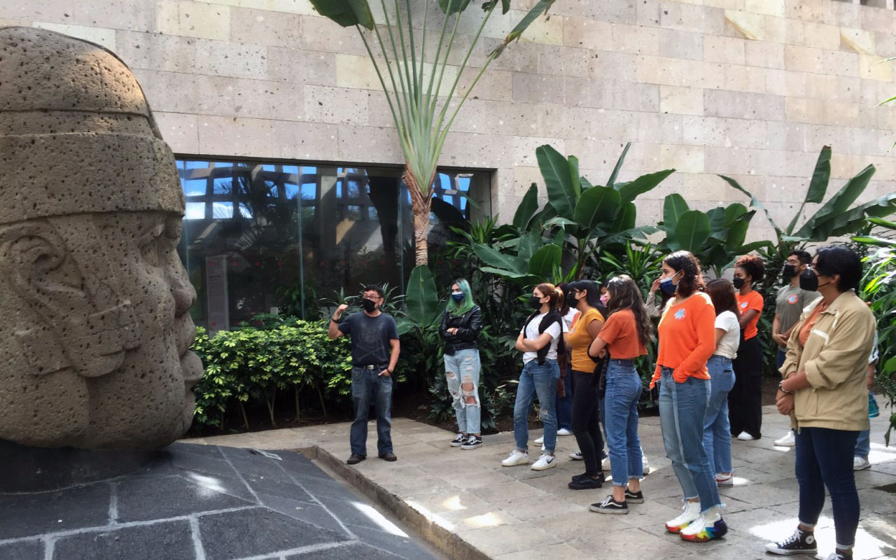 4 / 5 - Escuela de Turismo Internacional Visita Museo de Antropología de Xalapa