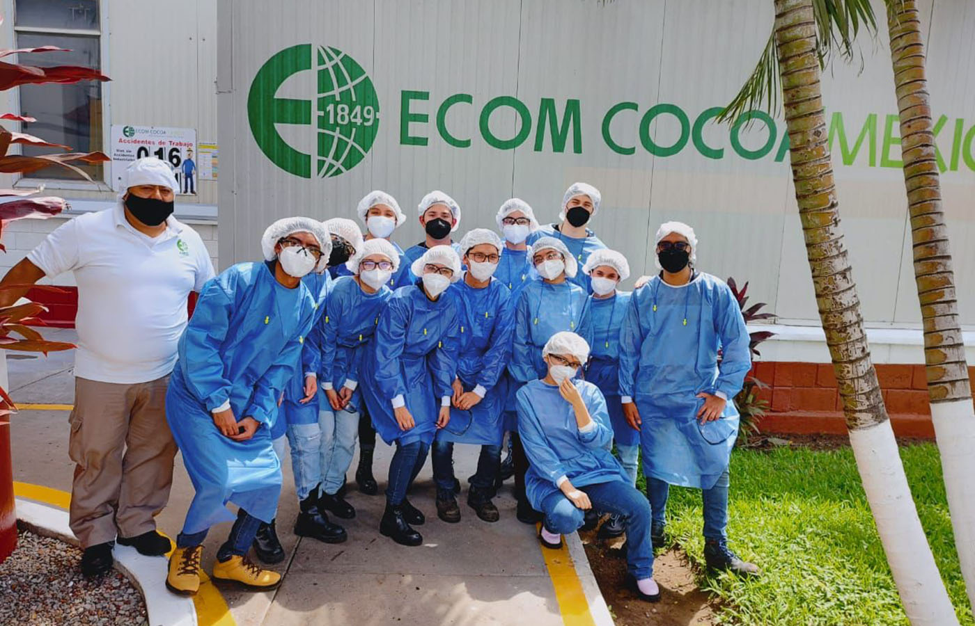 2 / 7 - Visita Académica de Negocios Internacionales a Agroindustrias Unidas del Cacao