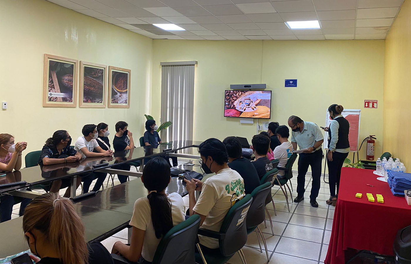 3 / 7 - Visita Académica de Negocios Internacionales a Agroindustrias Unidas del Cacao