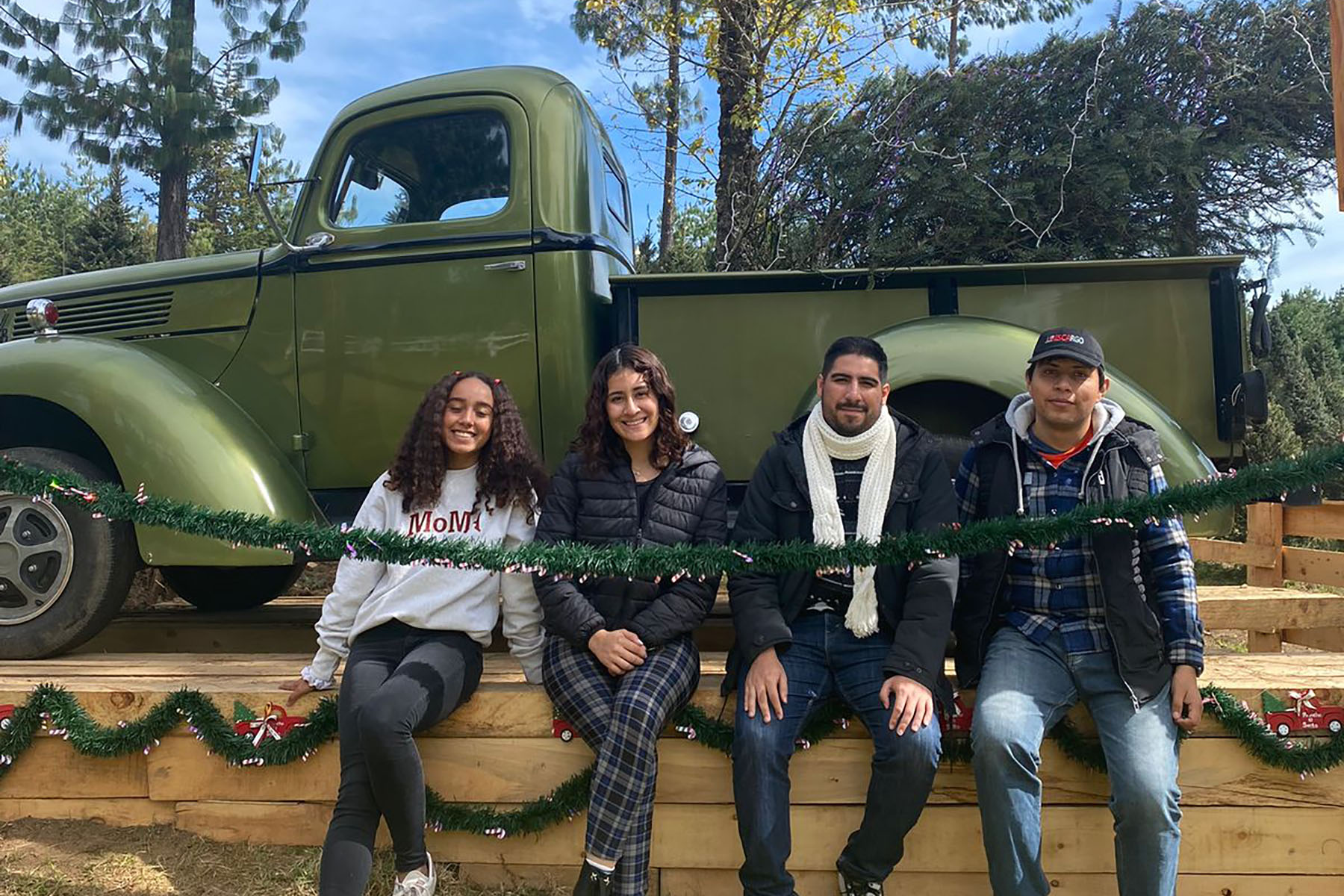 9 / 12 - Anunciando la Llegada de la Navidad con el Corte del Pino Navideño 2022