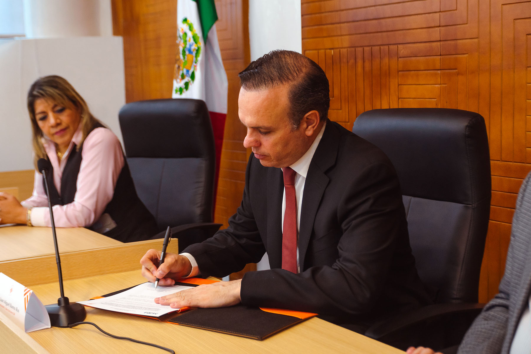 8 / 10 - Firma de Convenio con Manufacturera 3M