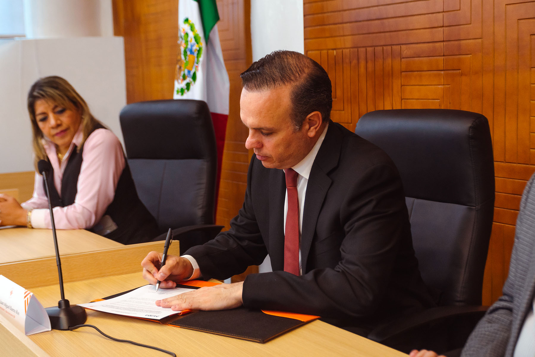 8 / 10 - Firma de Convenio con Manufacturera 3M