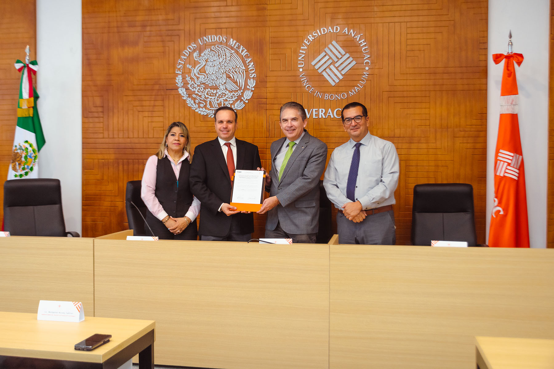 9 / 10 - Firma de Convenio con Manufacturera 3M