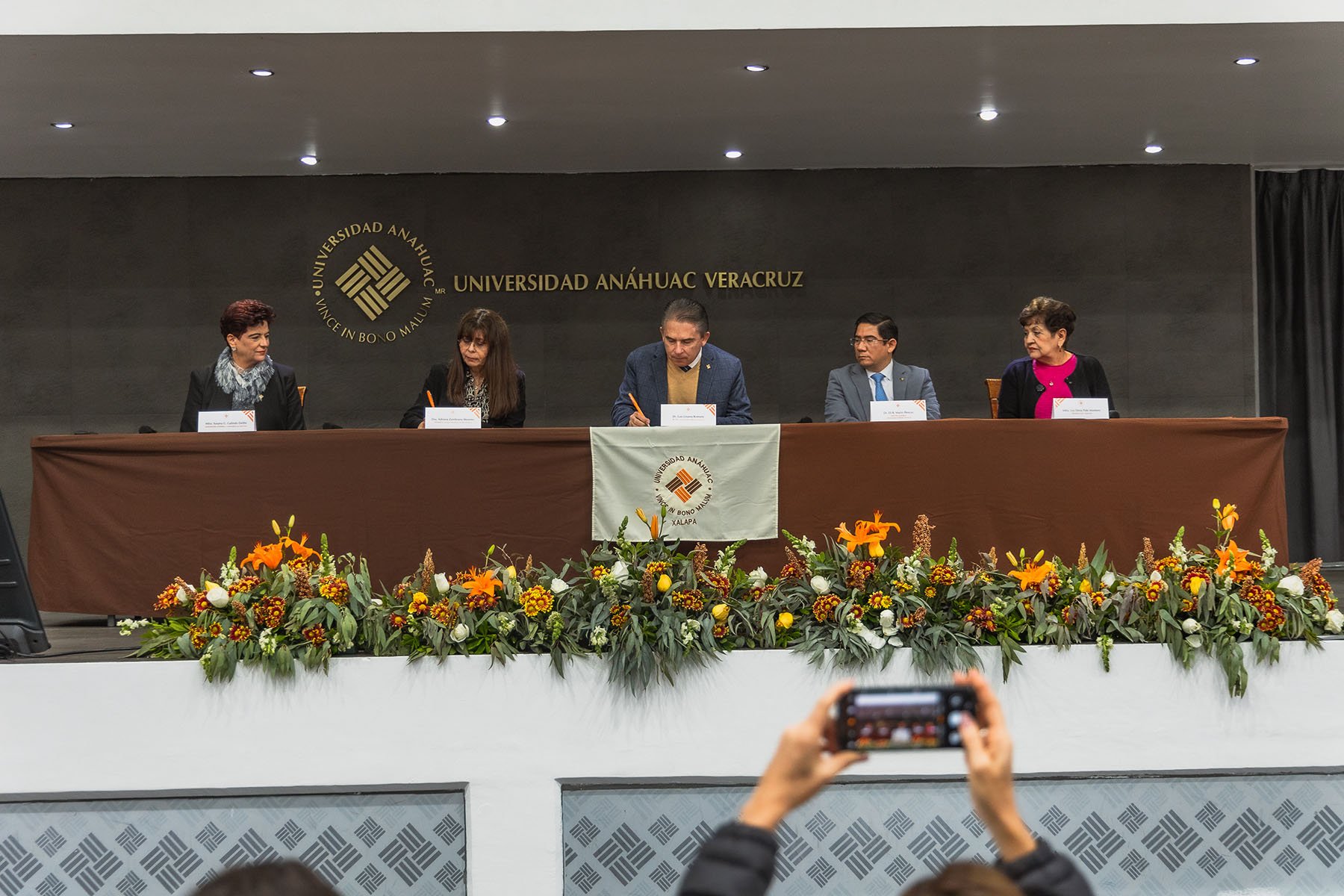 3 / 10 - Firma de Convenio con el Colegio Mexicano de Nutrición