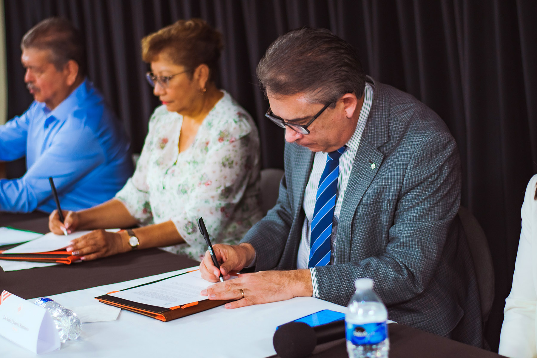 4 / 27 - Ceremonia de Entrega de Diplomas y Firma de Convenio con el IMSS Veracruz Sur