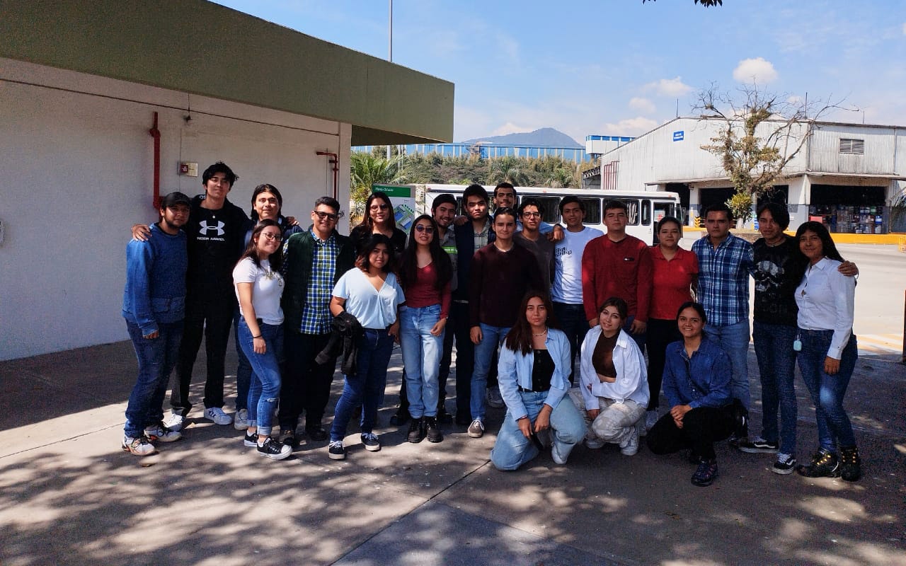 1 / 1 - La Escuela de Ingeniería Visita la Planta de Geocycle