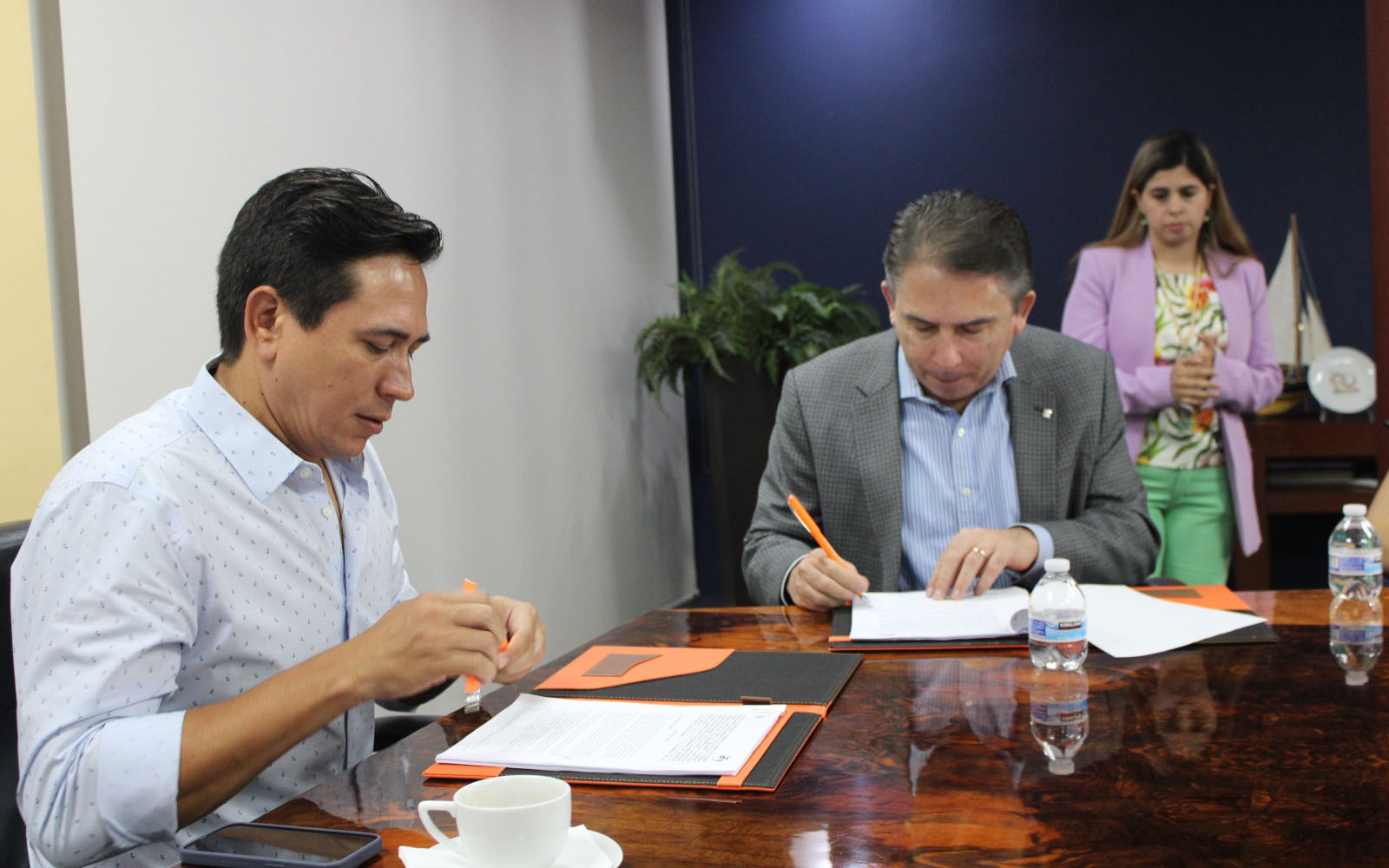 2 / 6 - Renovación del Convenio de Colaboración con la AAAPVER