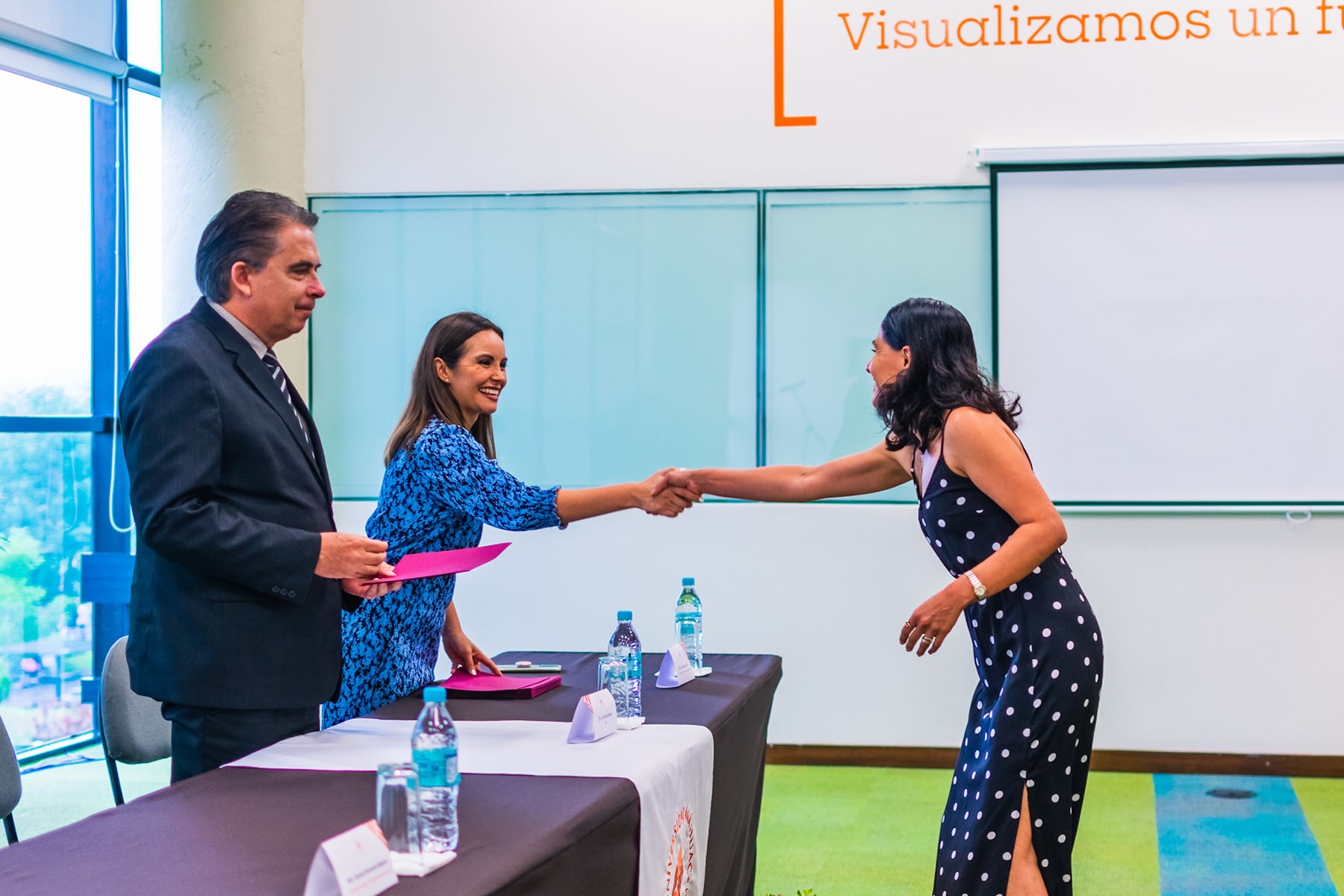 2 / 23 - Clausura de Diplomados de la Escuela de Psicología