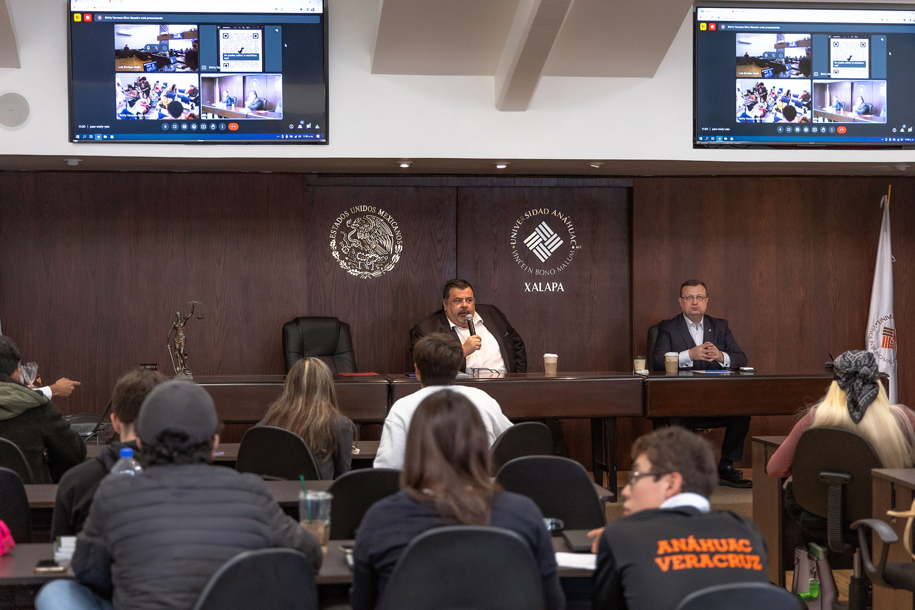 1 / 2 - Segunda Clase Espejo Internacional