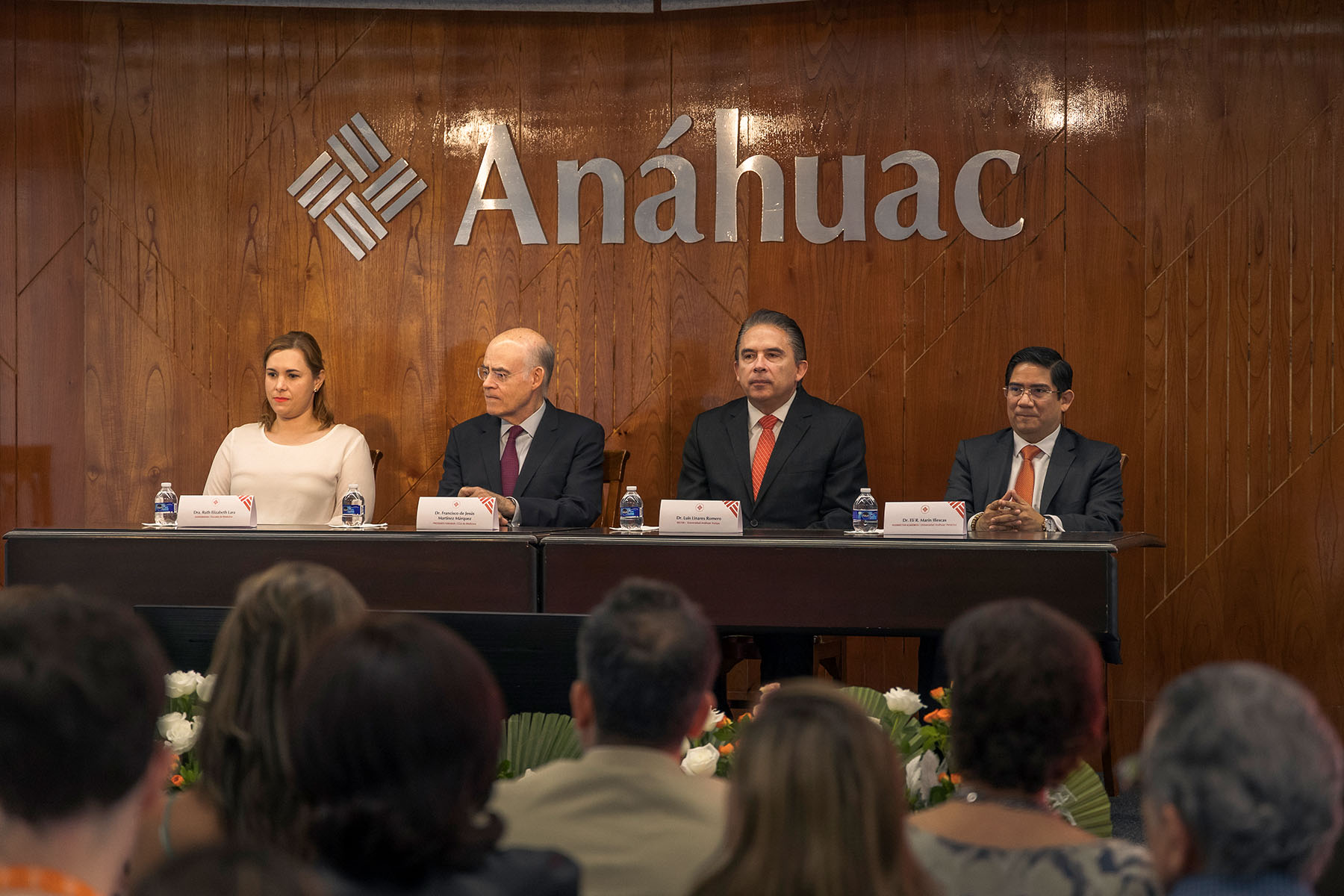 2 / 37 - Ceremonia de Agradecimiento al Dr. Francisco de Jesús Martínez Márquez