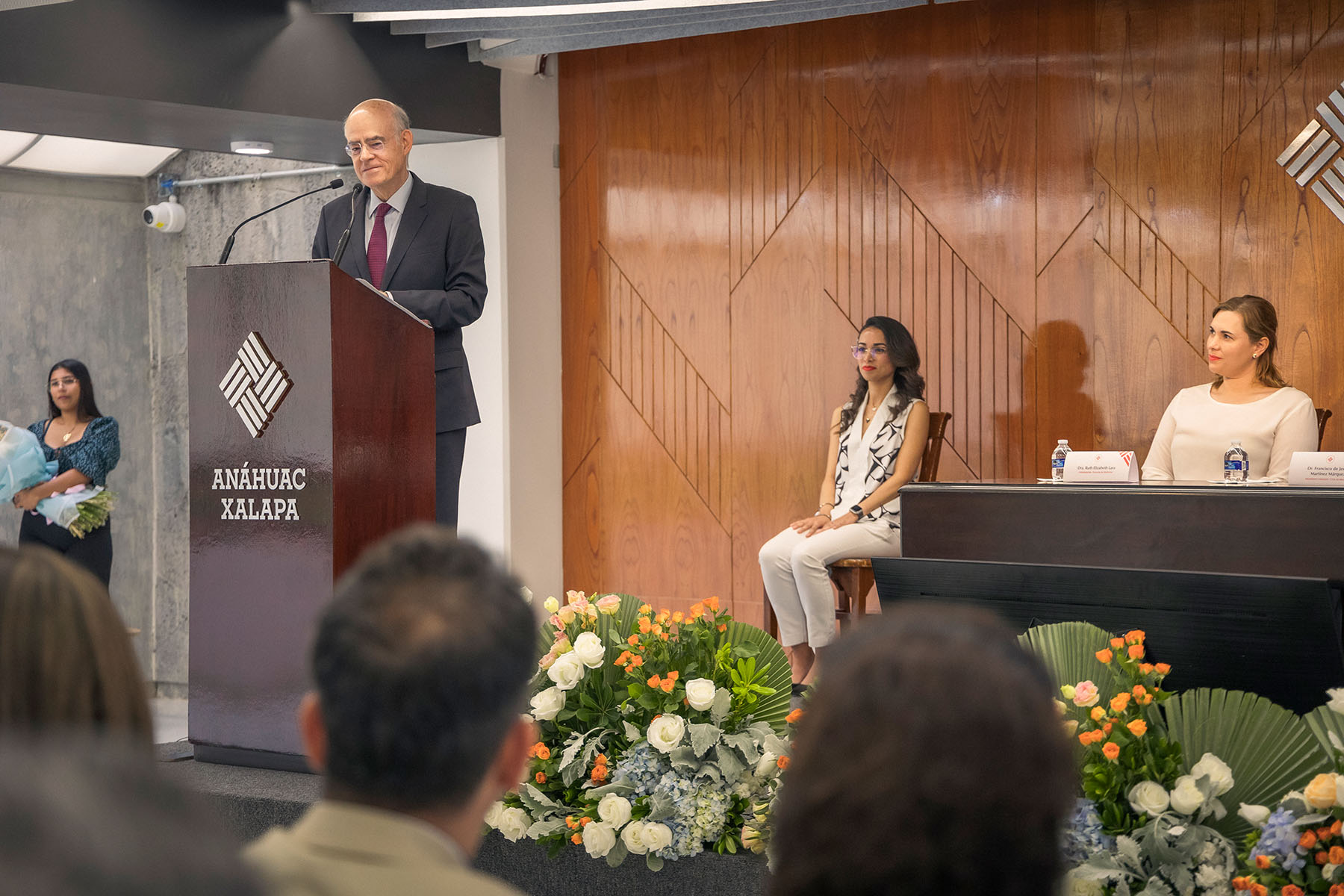 17 / 37 - Ceremonia de Agradecimiento al Dr. Francisco de Jesús Martínez Márquez