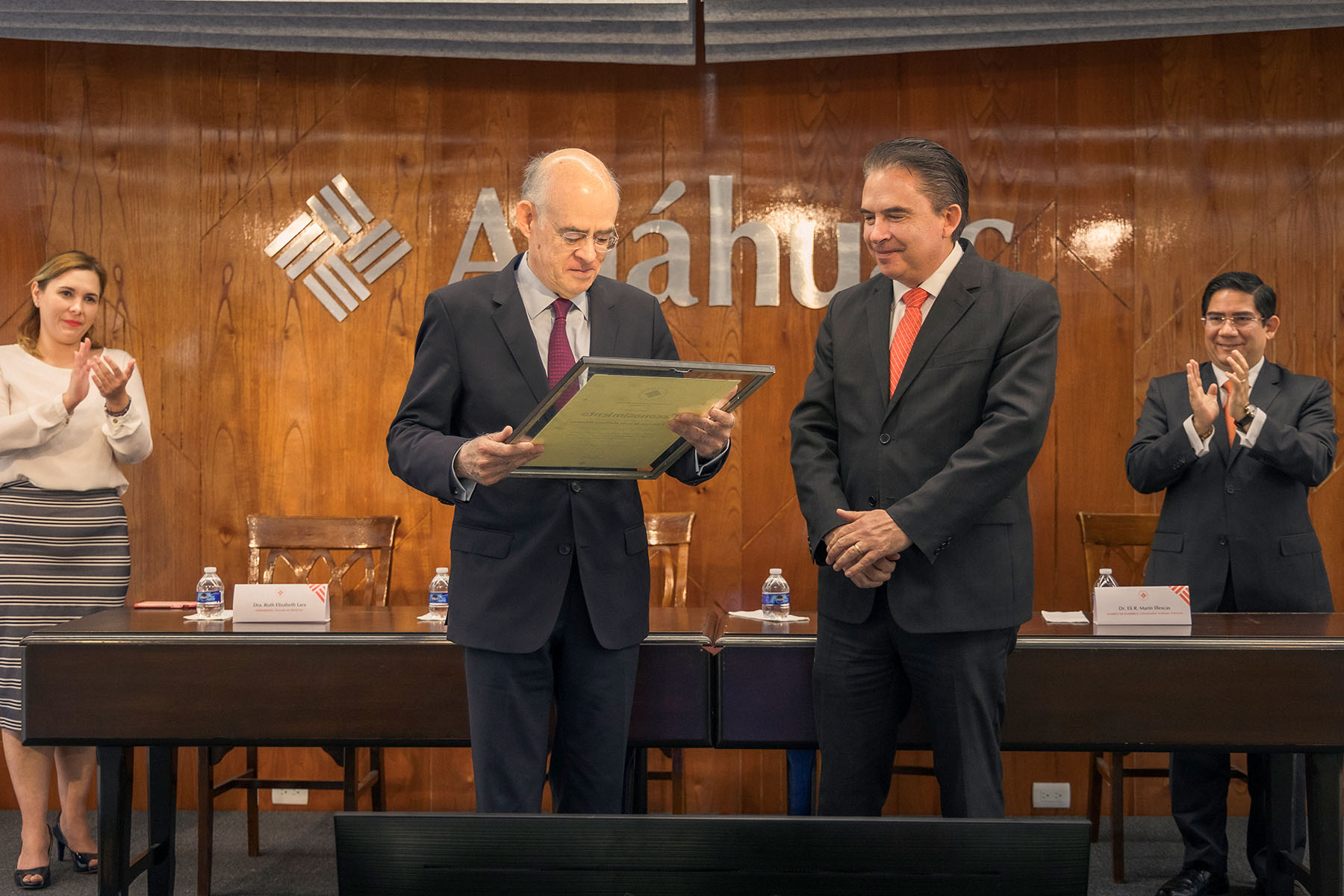 21 / 37 - Ceremonia de Agradecimiento al Dr. Francisco de Jesús Martínez Márquez