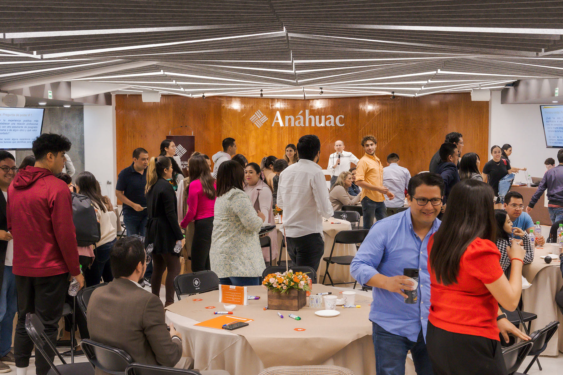 19 / 31 - Coffee Connect: Networking entre Alumnos de Posgrado