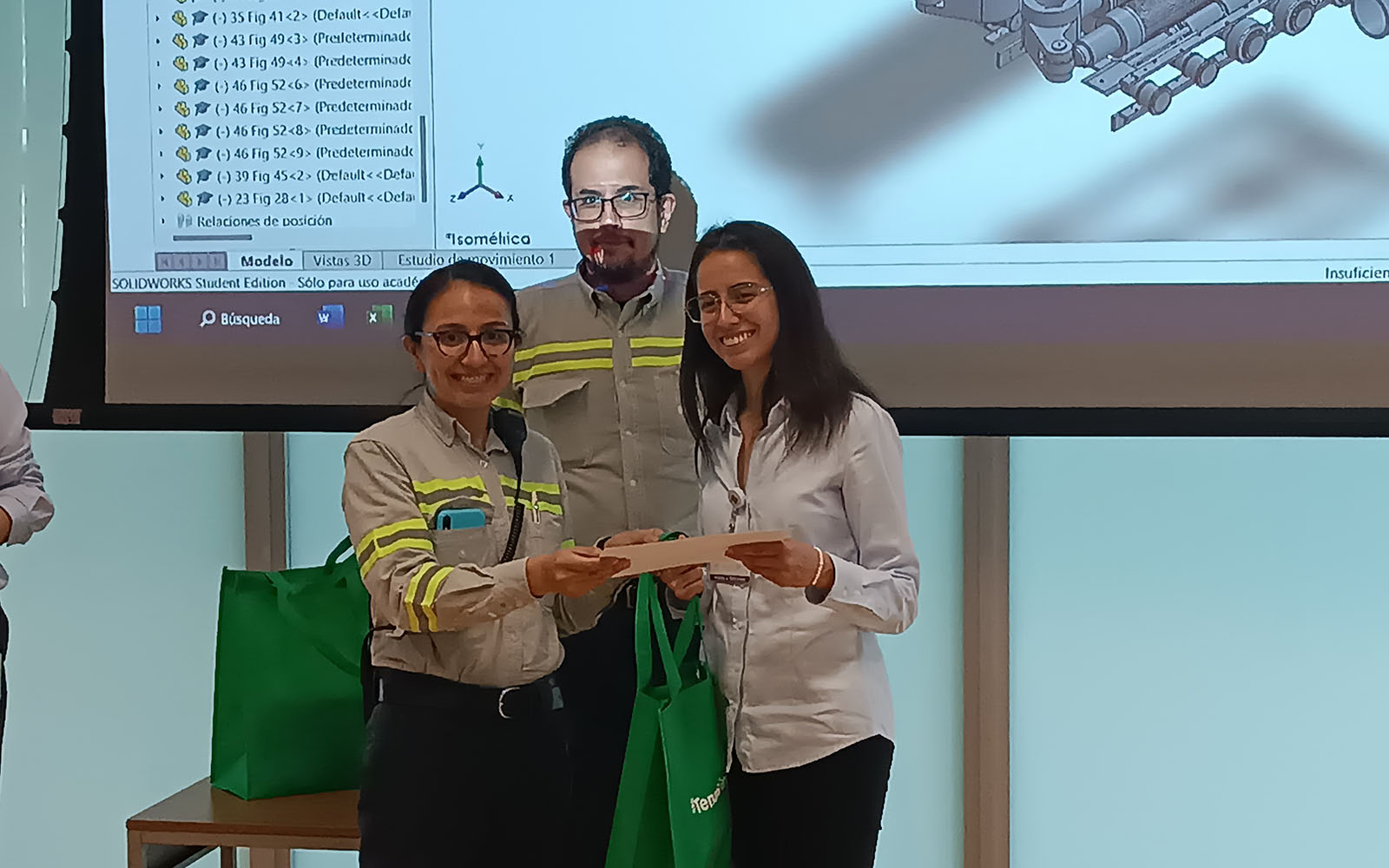 8 / 11 - Alumnos de la Escuela de Ingeniería Desarrollan Proyecto en Tenaris Tamsa