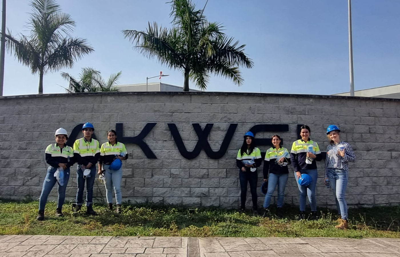 2 / 7 - Experiencia Profesional Anáhuac: Programa de Inserción Profesional Temprana de la Escuela de Ingeniería