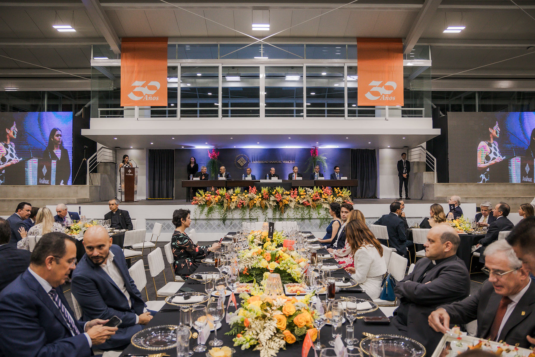 39 / 113 - Nuestra Universidad Celebra 30 Años Formando Grandes Líderes y Mejores Personas