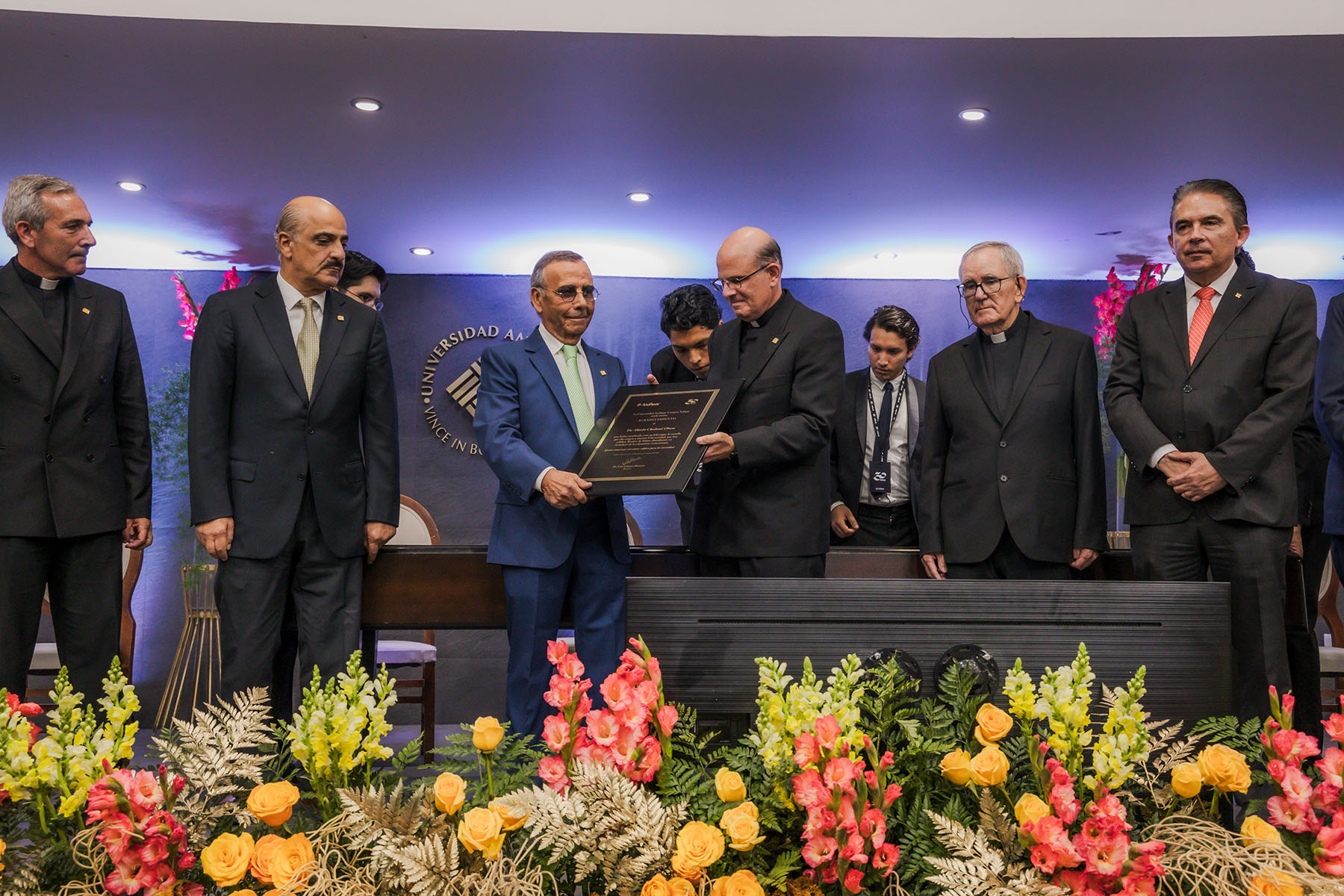 74 / 113 - Nuestra Universidad Celebra 30 Años Formando Grandes Líderes y Mejores Personas