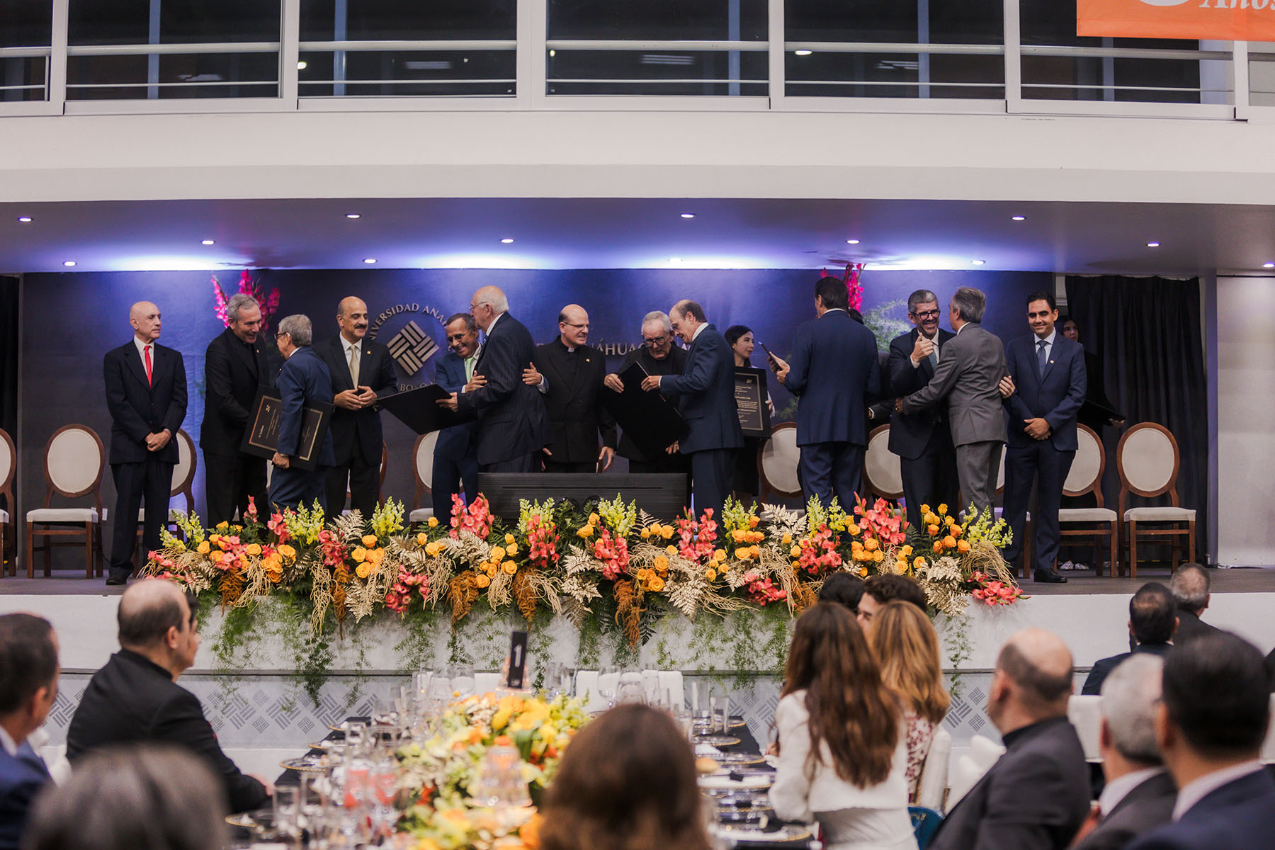 77 / 113 - Nuestra Universidad Celebra 30 Años Formando Grandes Líderes y Mejores Personas