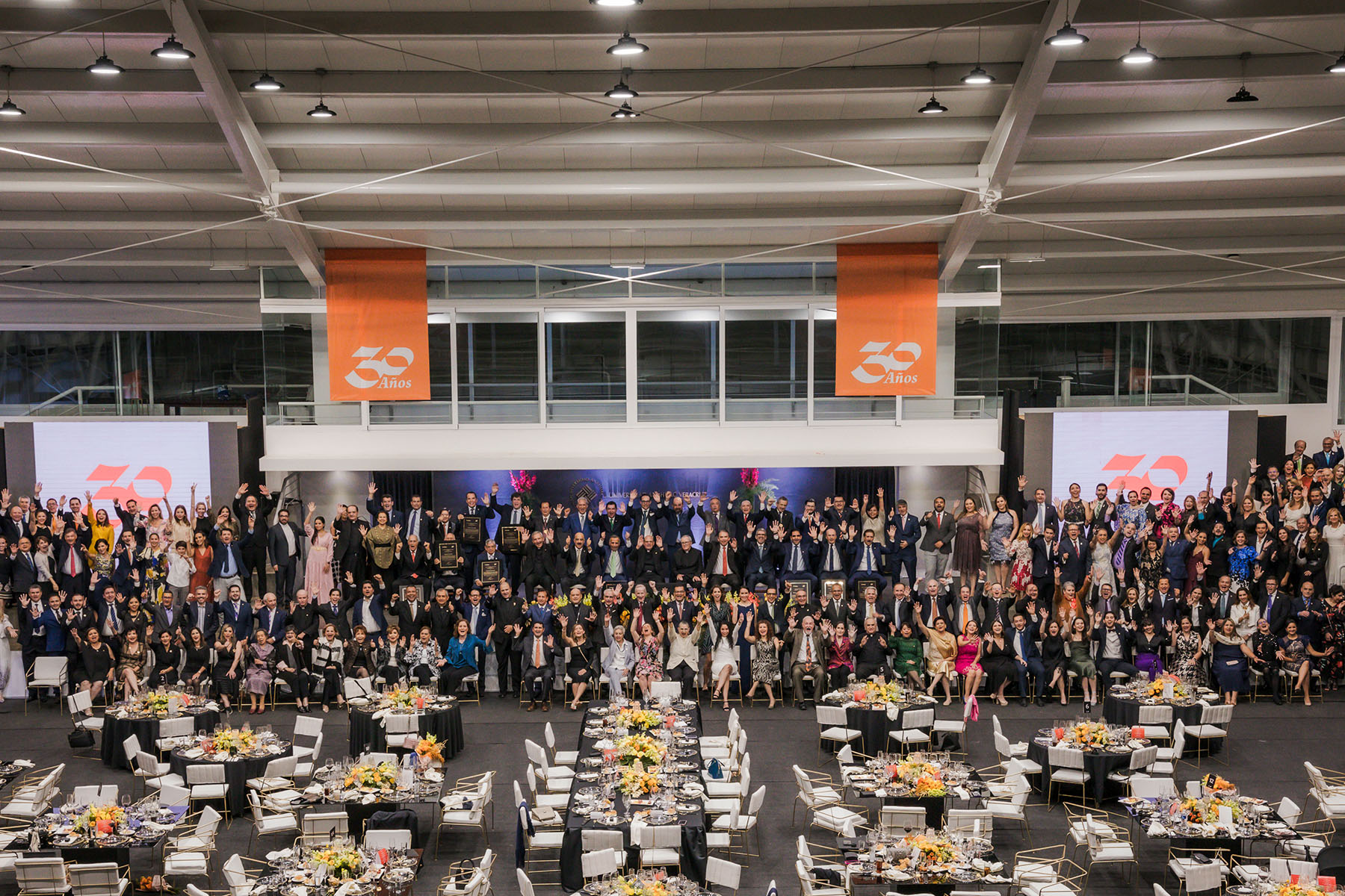 80 / 113 - Nuestra Universidad Celebra 30 Años Formando Grandes Líderes y Mejores Personas