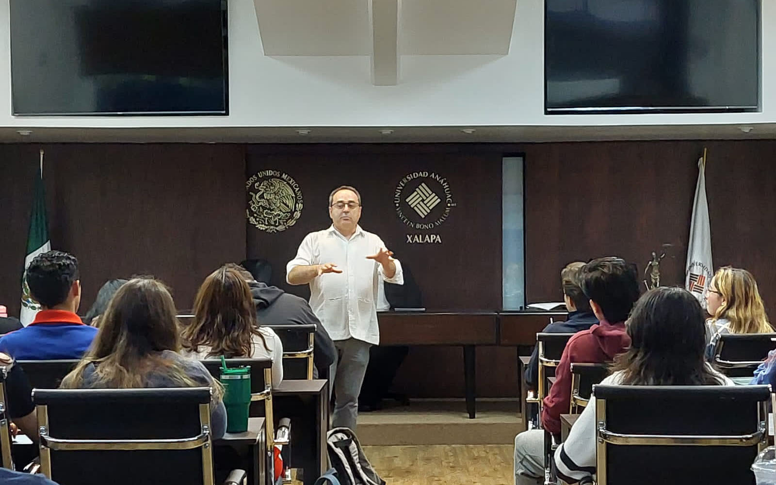 1 / 3 - Visita del Dr. Jordi Barrat a la Escuela de Derecho