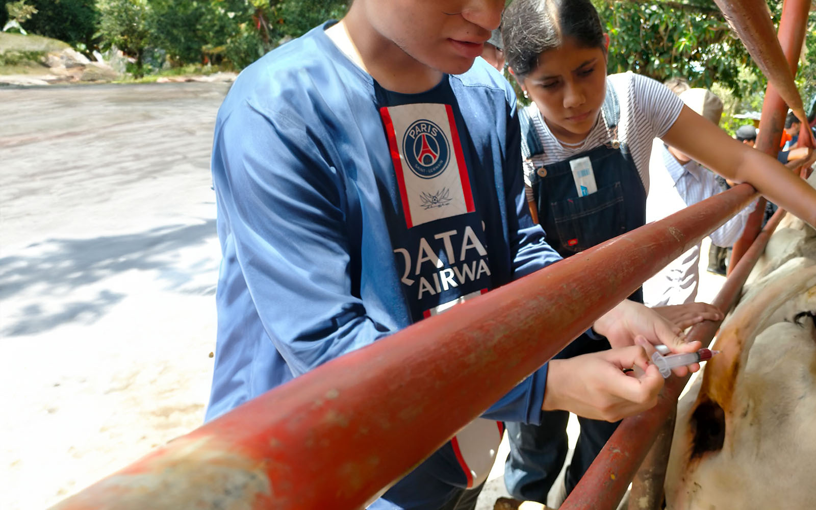 4 / 7 - Alumnos de la Primera Generación de Veterinaria Visitan la Zona Sur del Estado