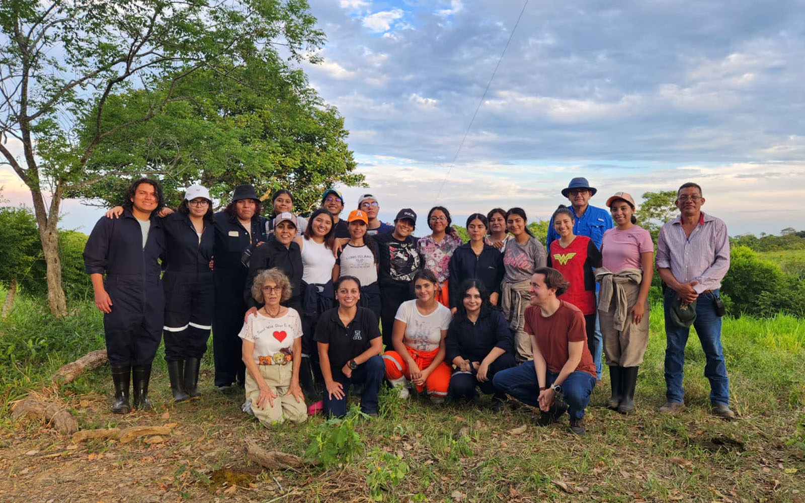 7 / 7 - Alumnos de la Primera Generación de Veterinaria Visitan la Zona Sur del Estado