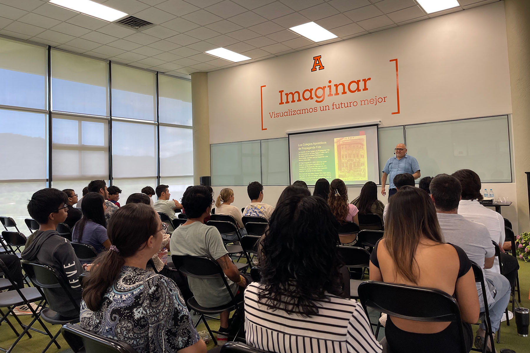 4 / 10 - Conferencia Magistral del Instituto Nacional de Antropología e Historia