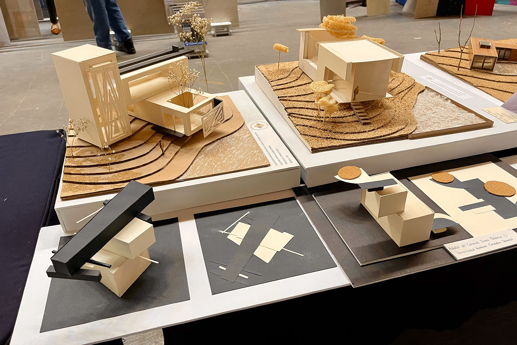 5 / 8 - Estudiantes de 1.er Semestre Participan en Muestra de la Expo Arquitectura 2023