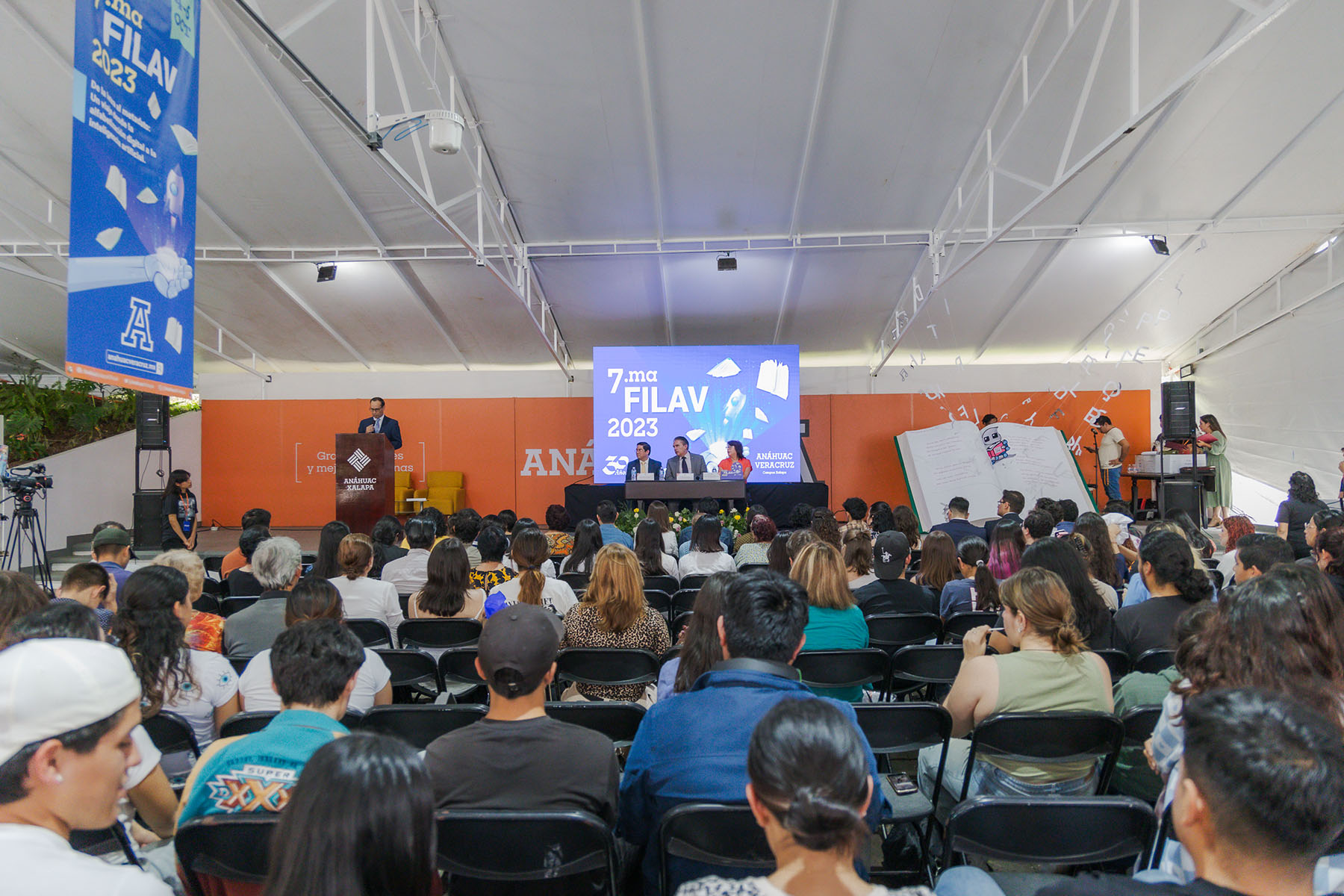 3 / 6 - Feria Internacional del Libro Anáhuac Veracruz