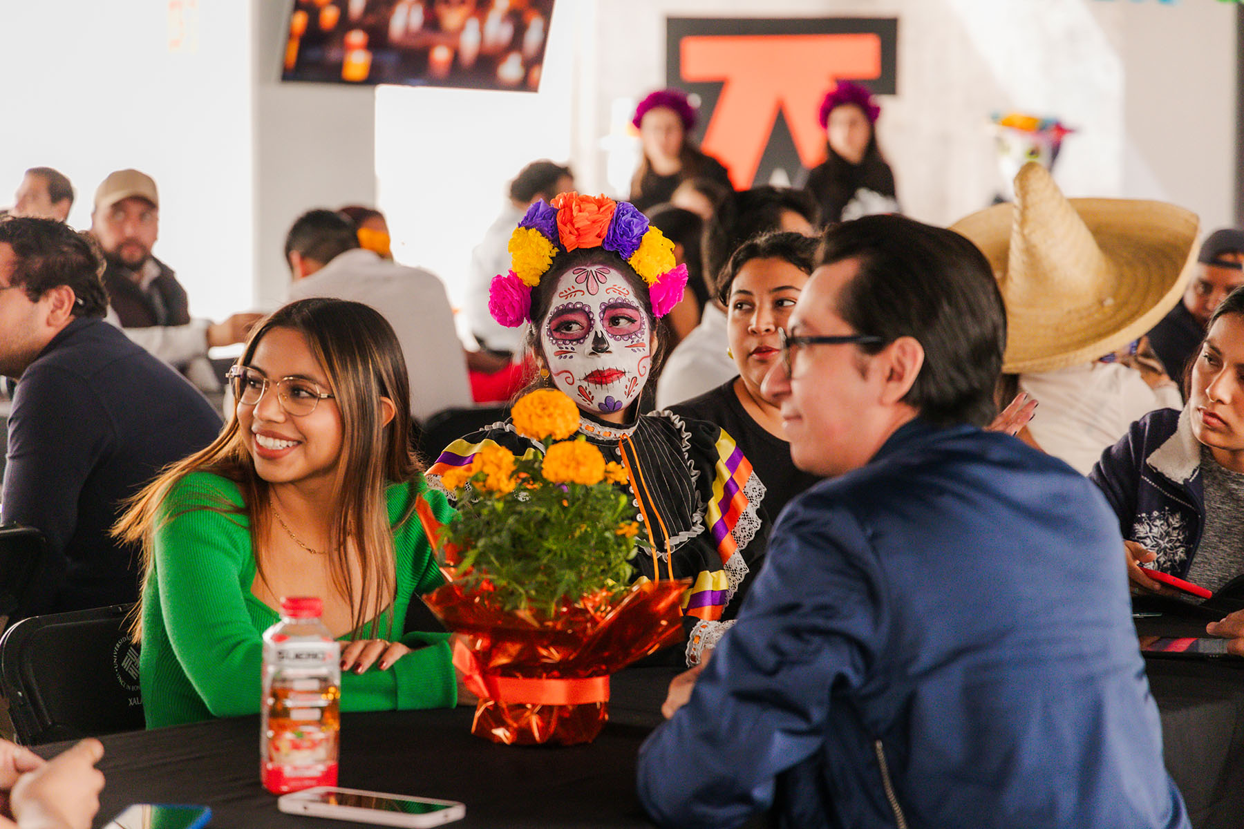 1 / 36 - Festín de Día de Muertos de Posgrados ¡Ahí viene la Calaca!