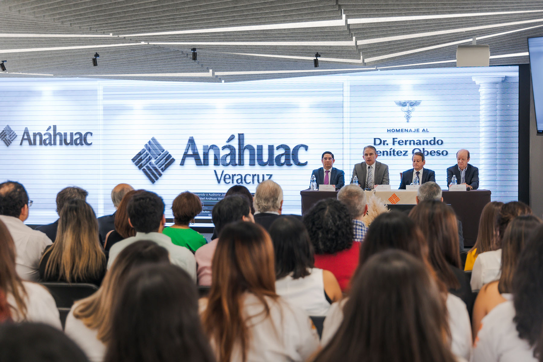 6 / 39 - Homenaje al Dr. Fernando Benítez Obeso