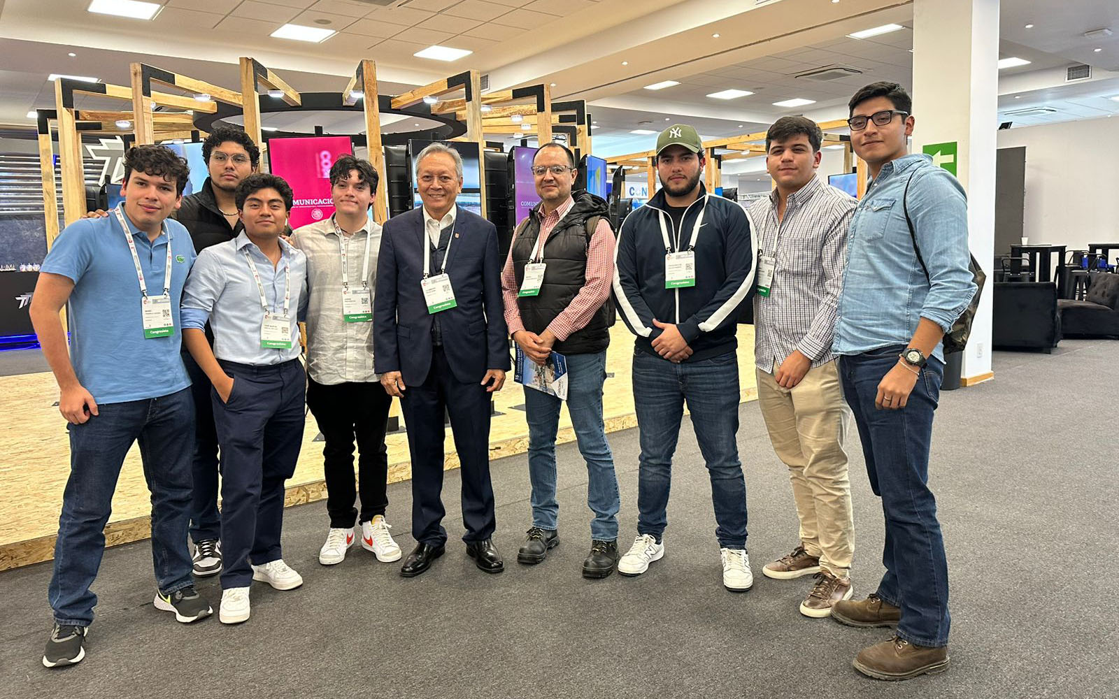 1 / 4 - Estudiantes Presentes en el 32° Congreso Nacional de Ingeniería Civil 2023