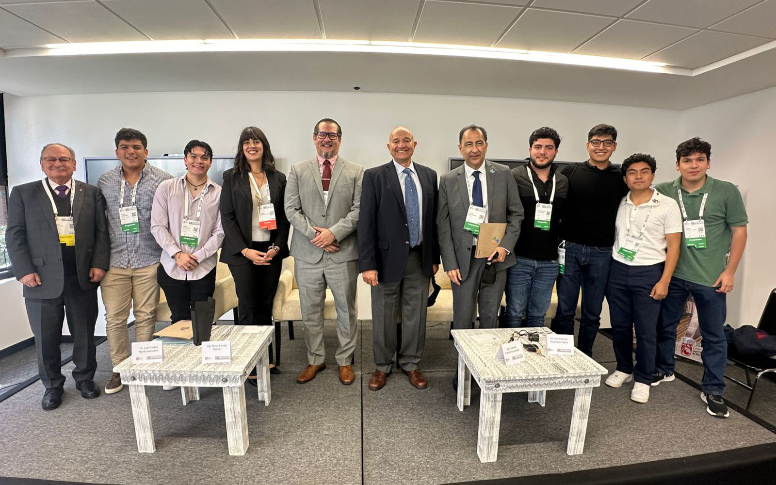 4 / 4 - Estudiantes Presentes en el 32° Congreso Nacional de Ingeniería Civil 2023