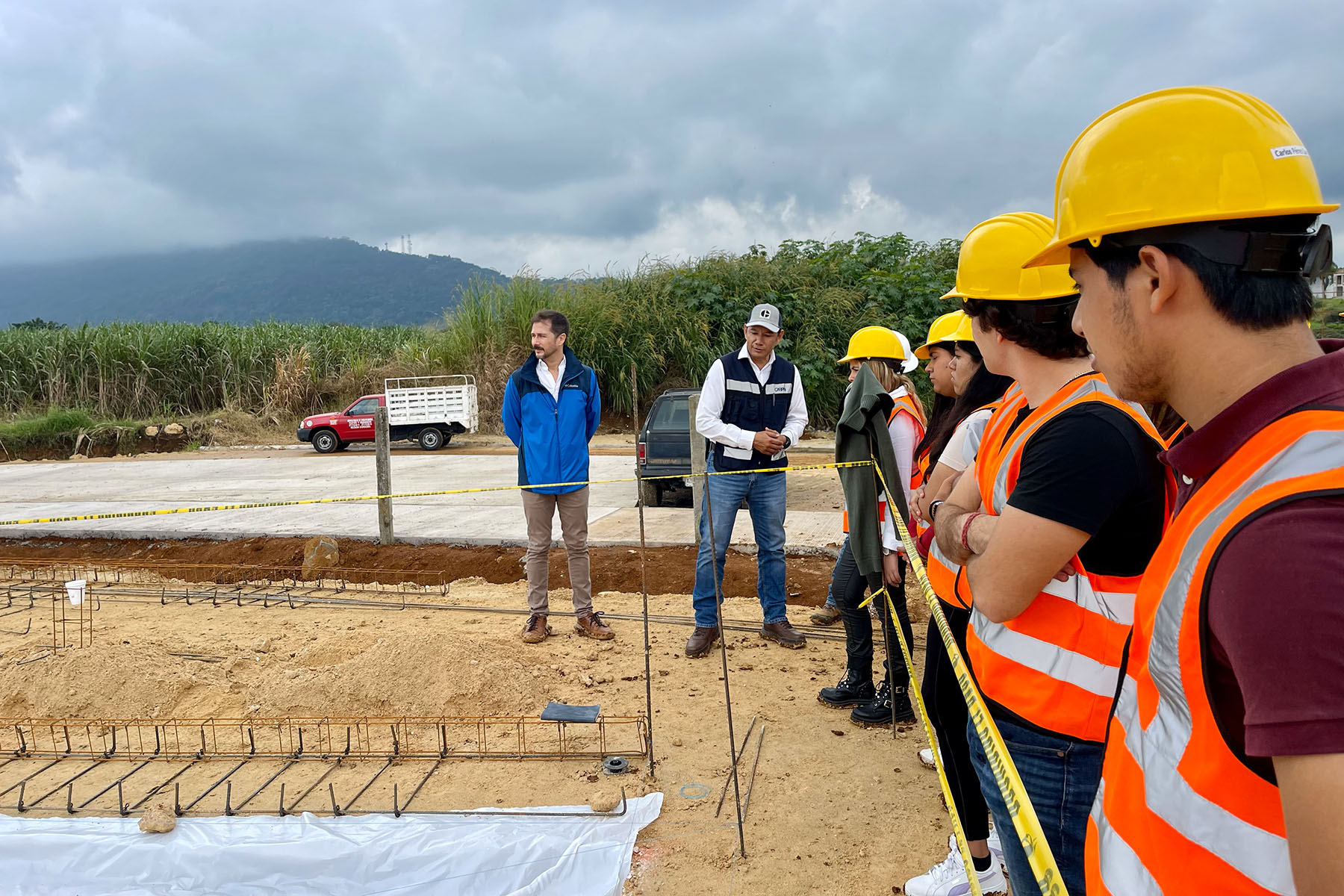 8 / 10 - Alumnos de Arquitectura de Primer Semestre Realizan Visita de Campo a Proyecto de Urbanización Residencial