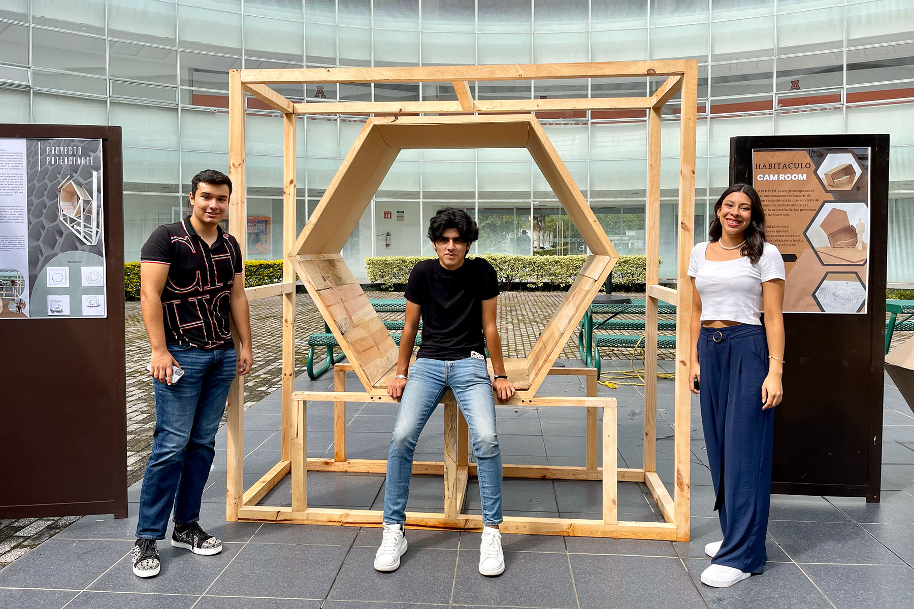 4 / 19 - Alumnos de Arquitectura llevan a cabo Exitosa Muestra de Productos Académicos