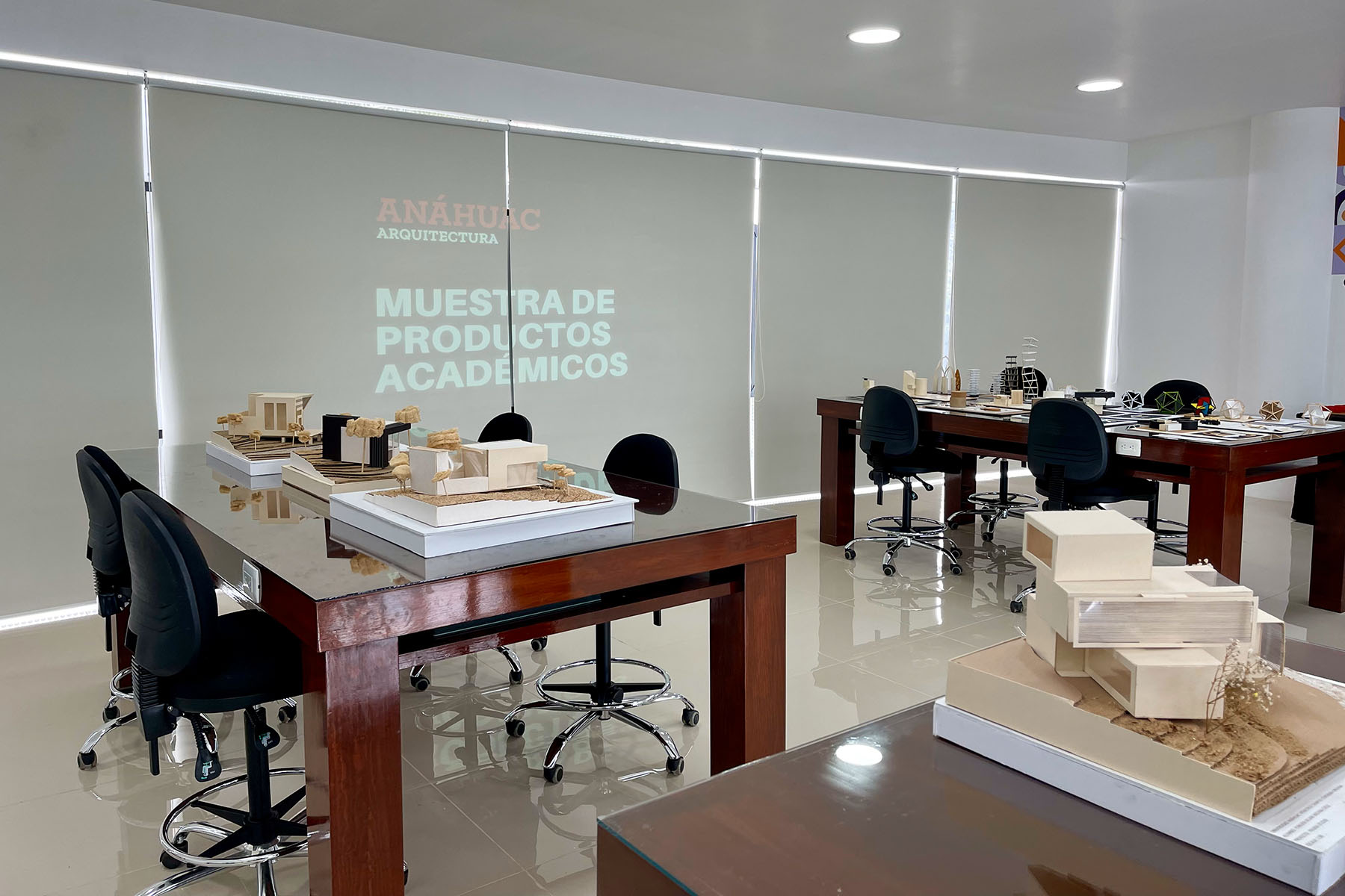 9 / 19 - Alumnos de Arquitectura llevan a cabo Exitosa Muestra de Productos Académicos