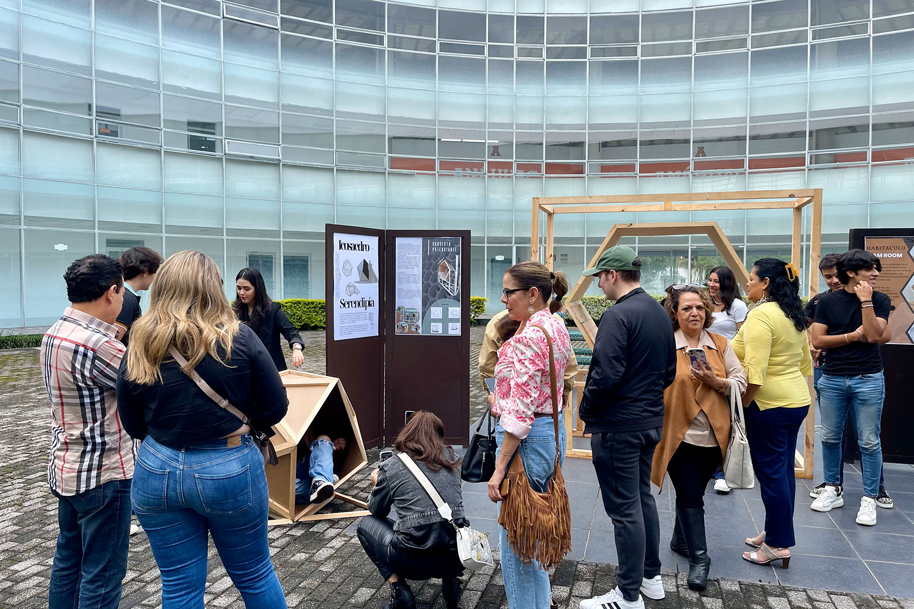 13 / 19 - Alumnos de Arquitectura llevan a cabo Exitosa Muestra de Productos Académicos