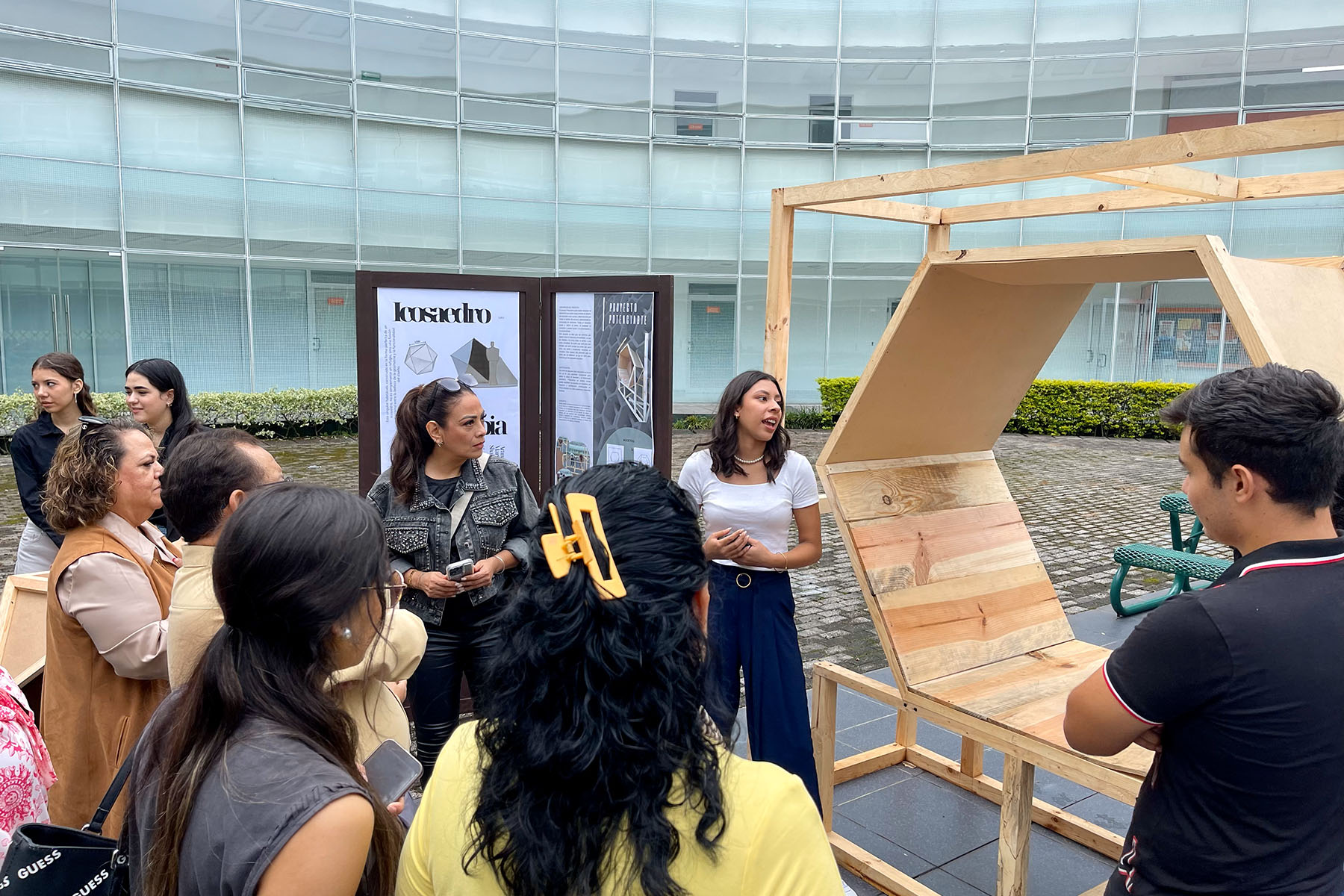14 / 19 - Alumnos de Arquitectura llevan a cabo Exitosa Muestra de Productos Académicos