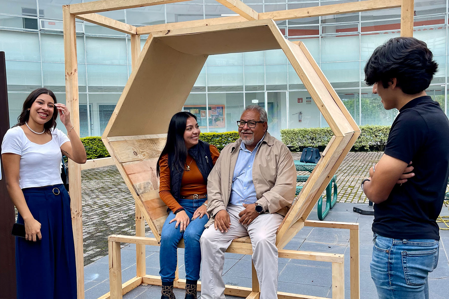 15 / 19 - Alumnos de Arquitectura llevan a cabo Exitosa Muestra de Productos Académicos