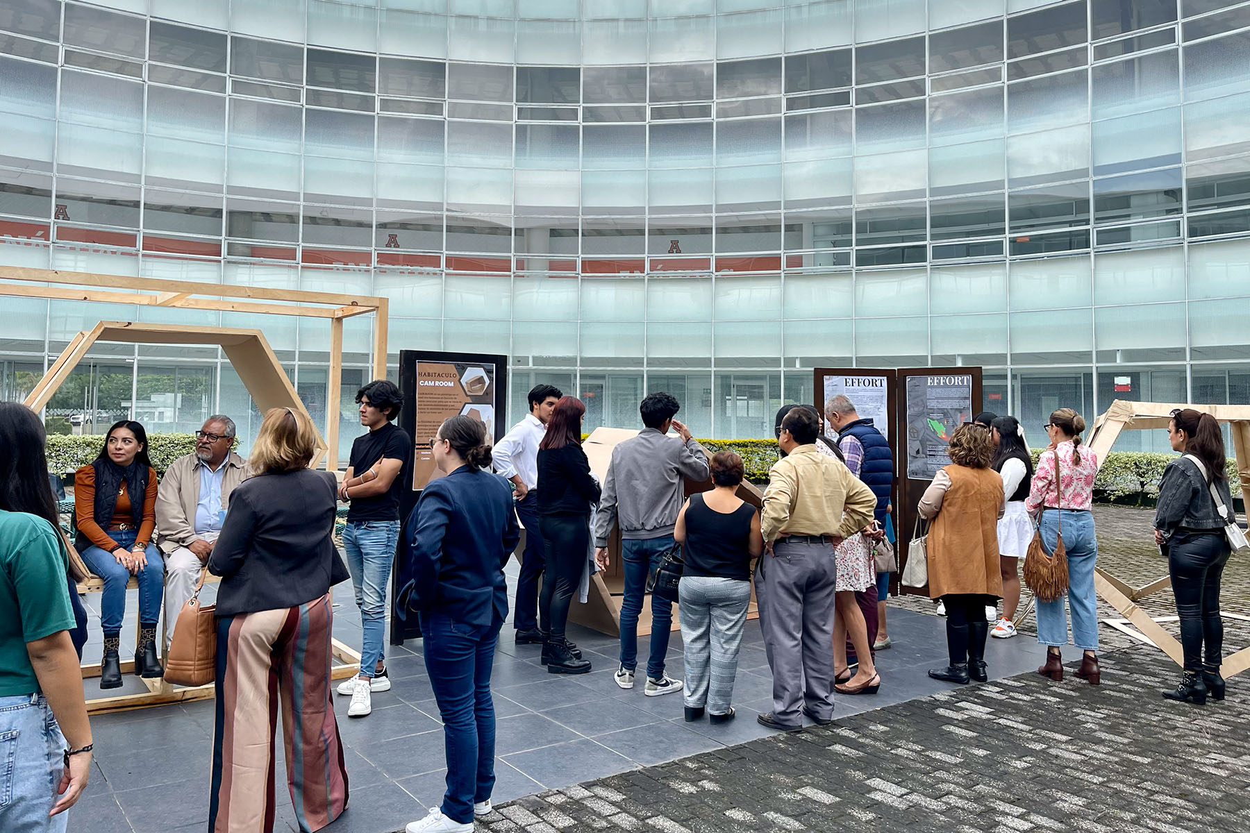 16 / 19 - Alumnos de Arquitectura llevan a cabo Exitosa Muestra de Productos Académicos
