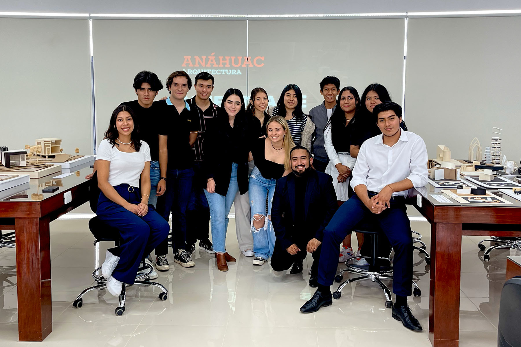 19 / 19 - Alumnos de Arquitectura llevan a cabo Exitosa Muestra de Productos Académicos