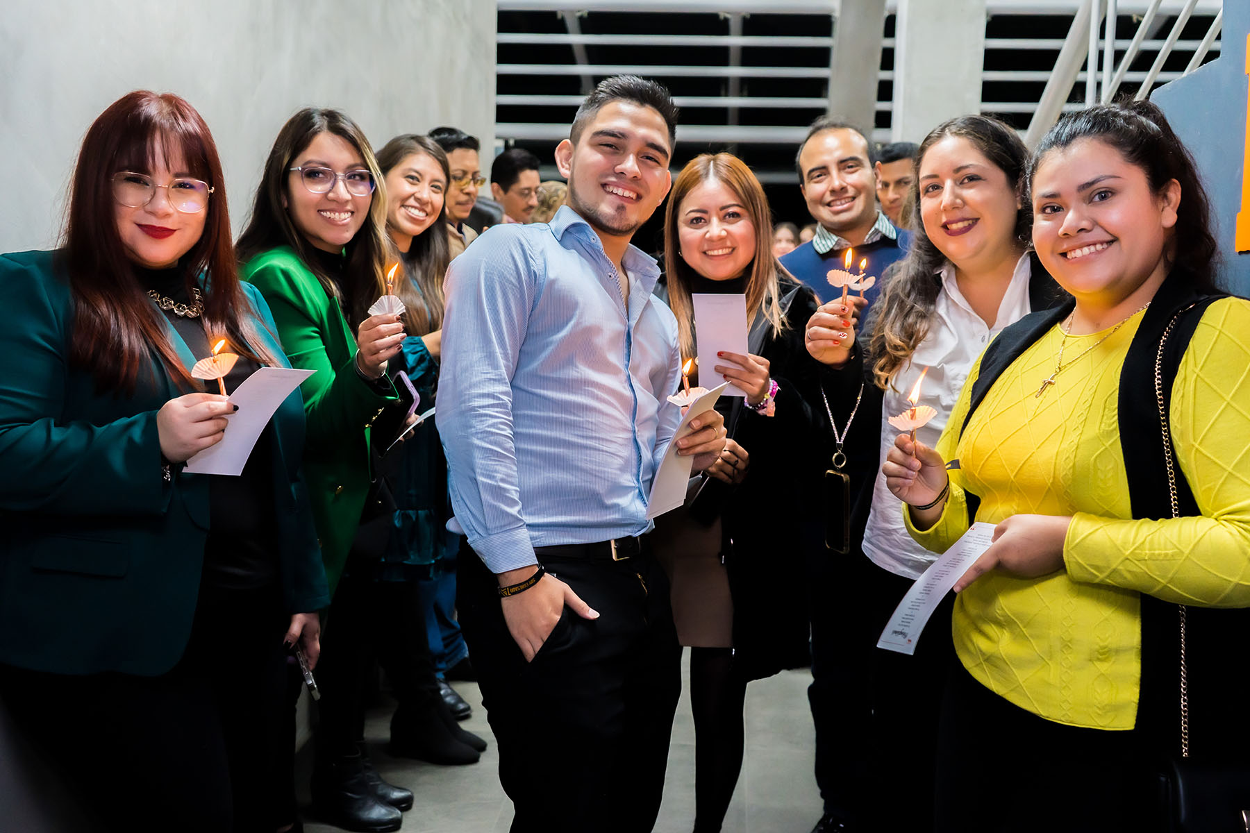 8 / 25 - Reencuentro de Líderes en el Brindis Navideño para Egresados