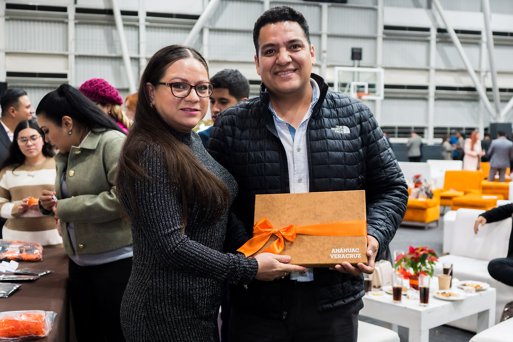 12 / 25 - Reencuentro de Líderes en el Brindis Navideño para Egresados