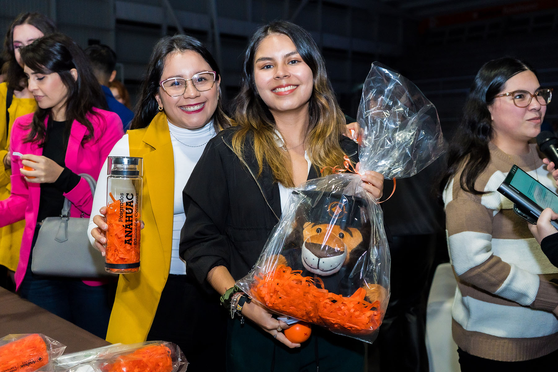 14 / 25 - Reencuentro de Líderes en el Brindis Navideño para Egresados