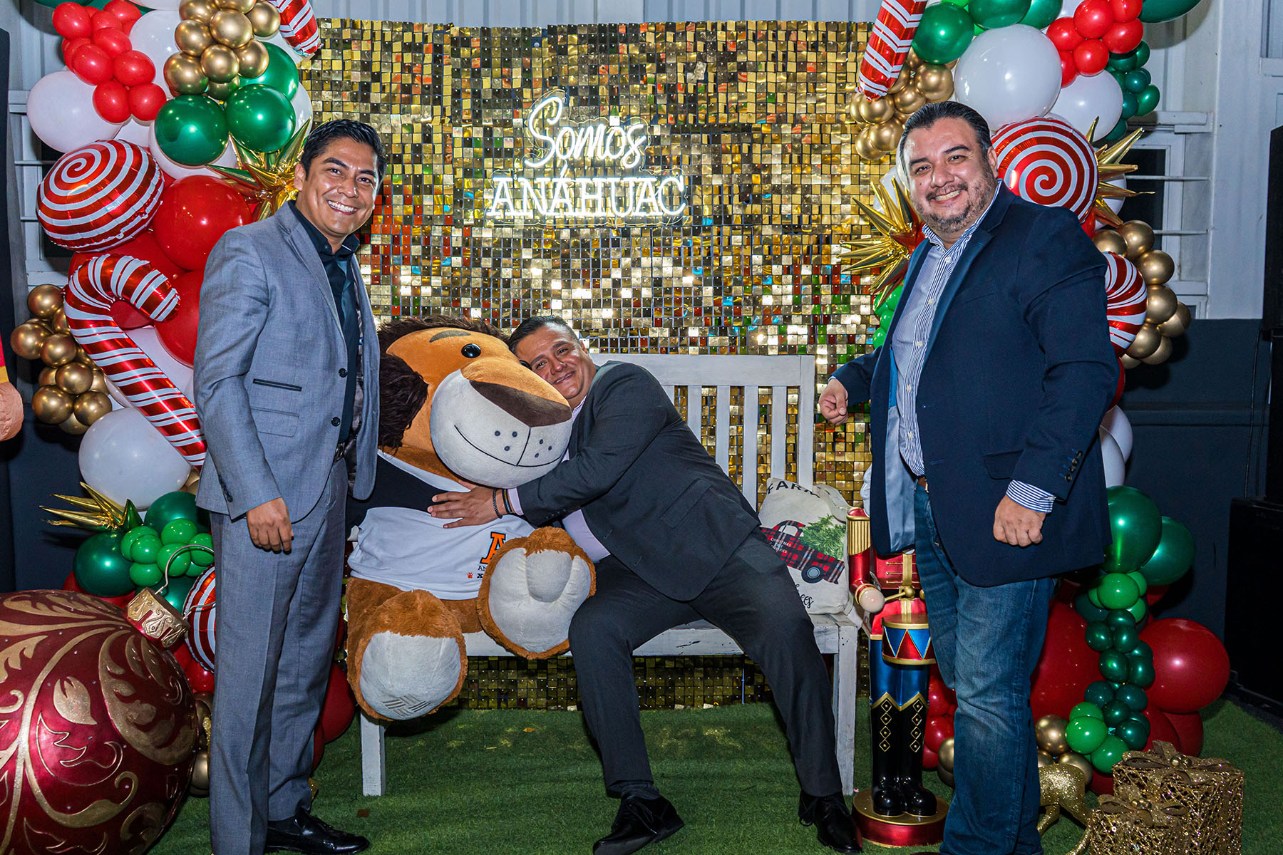 17 / 25 - Reencuentro de Líderes en el Brindis Navideño para Egresados