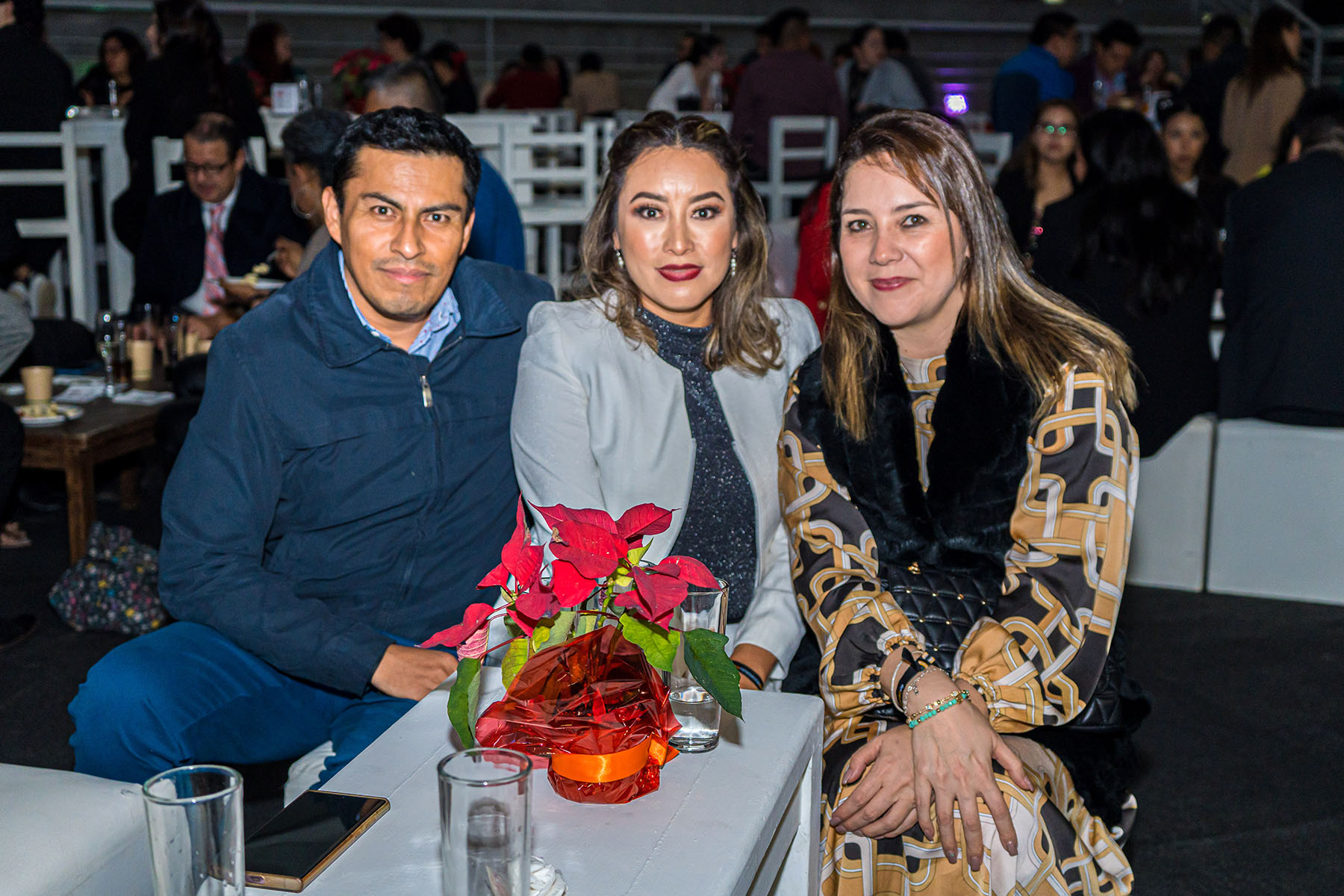 20 / 25 - Reencuentro de Líderes en el Brindis Navideño para Egresados