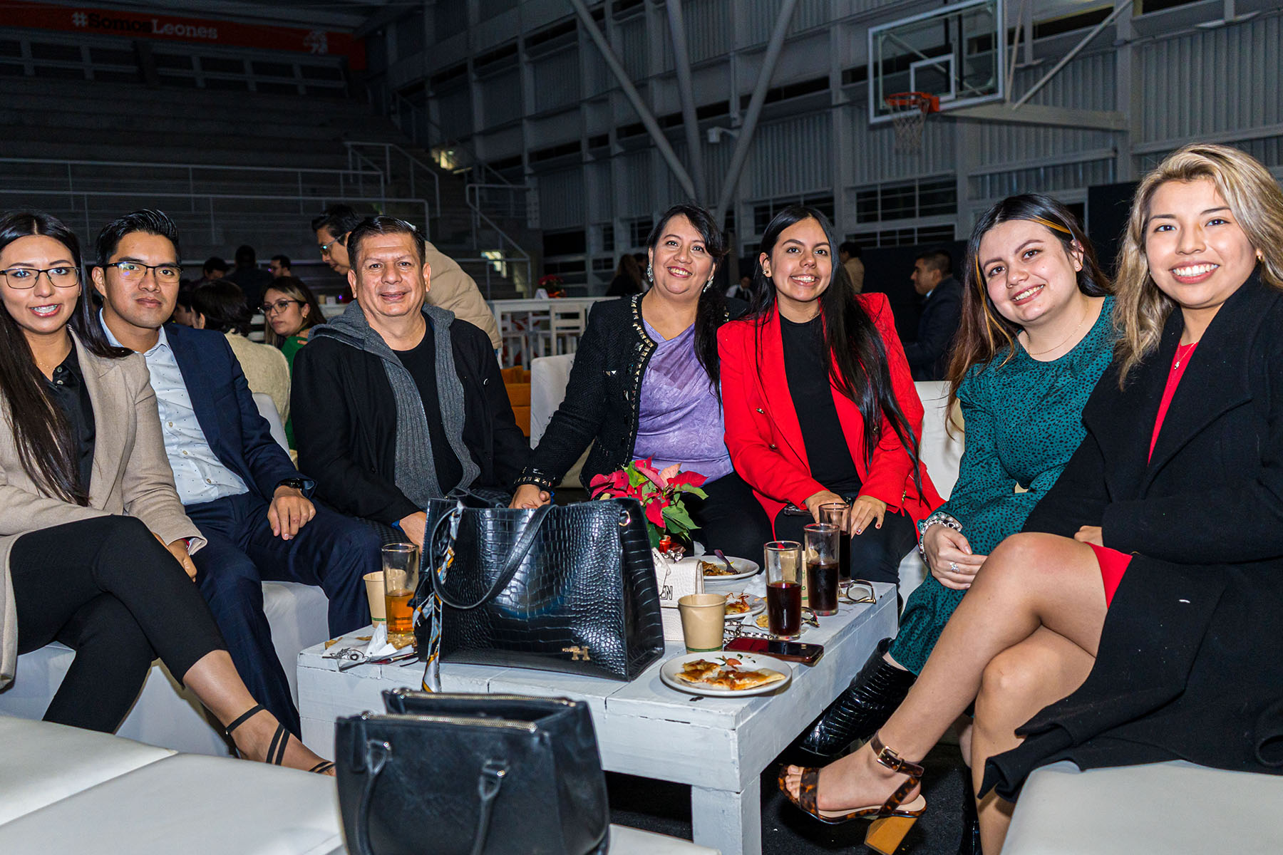 21 / 25 - Reencuentro de Líderes en el Brindis Navideño para Egresados